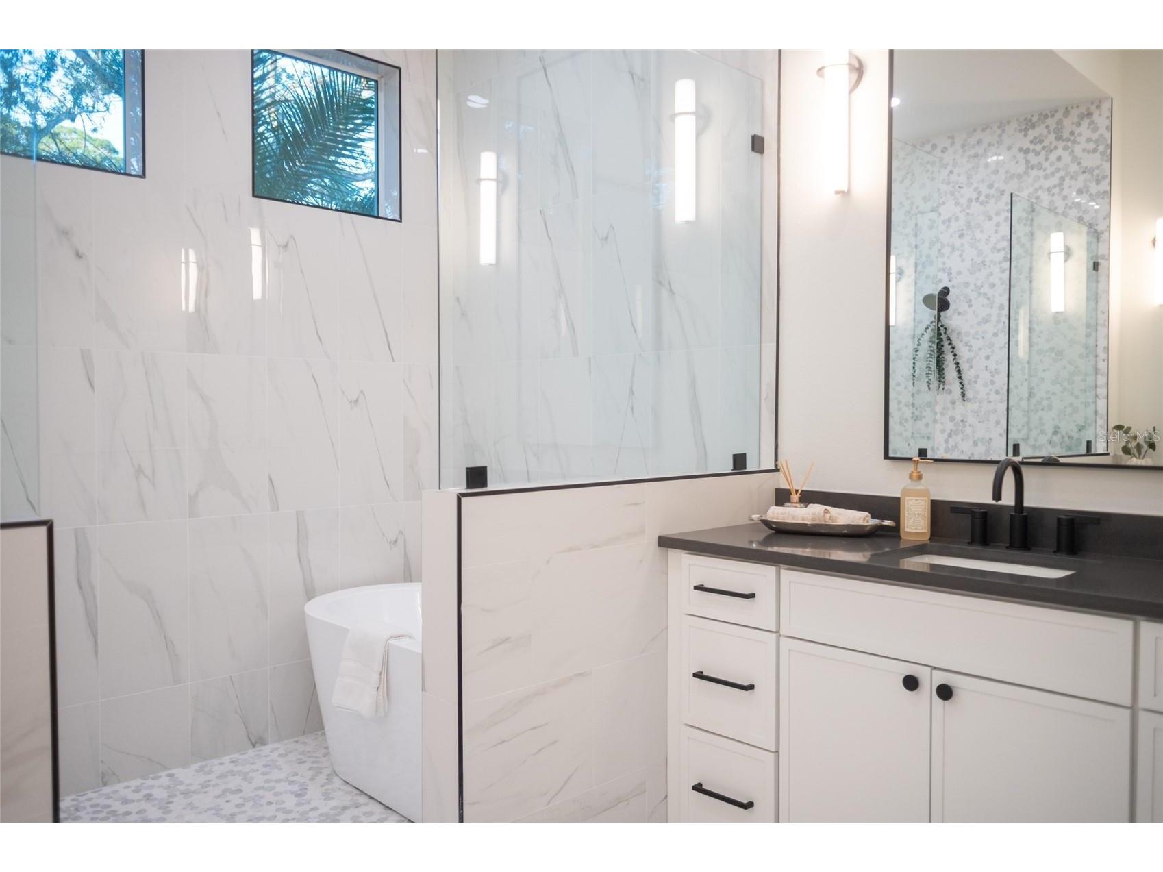 2420 Floyd Street Sarasota FL 34239 A4681867 image40