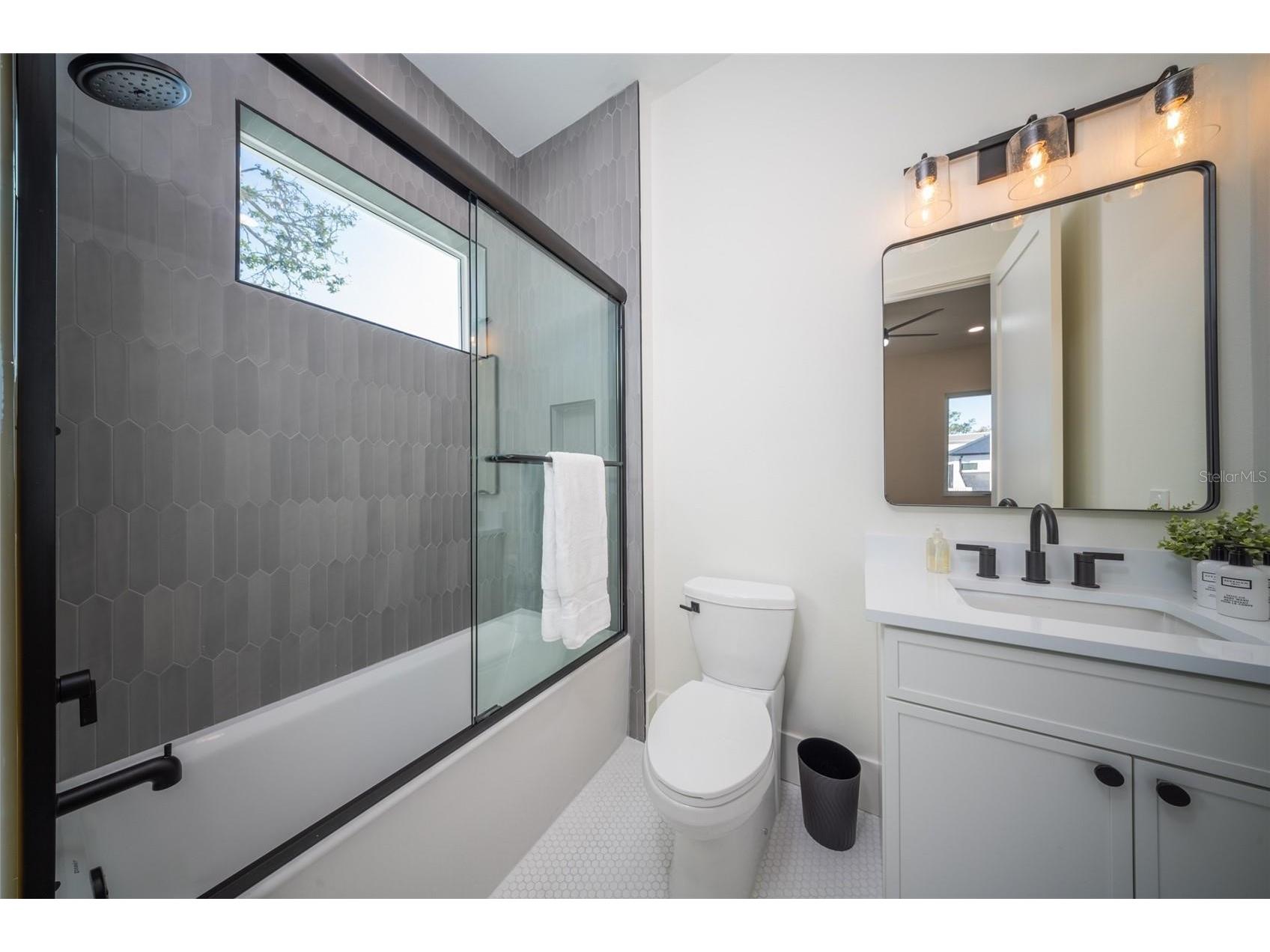 2420 Floyd Street Sarasota FL 34239 A4681867 image87