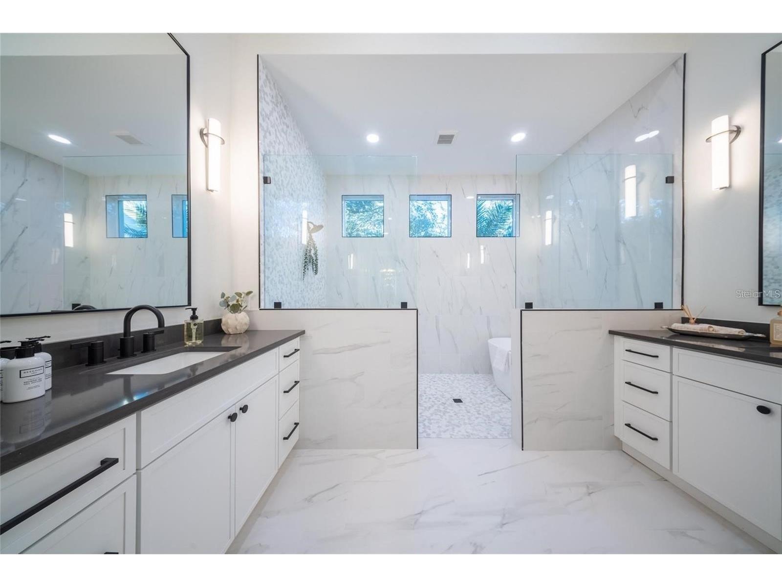 2420 Floyd Street Sarasota FL 34239 A4696046 image25