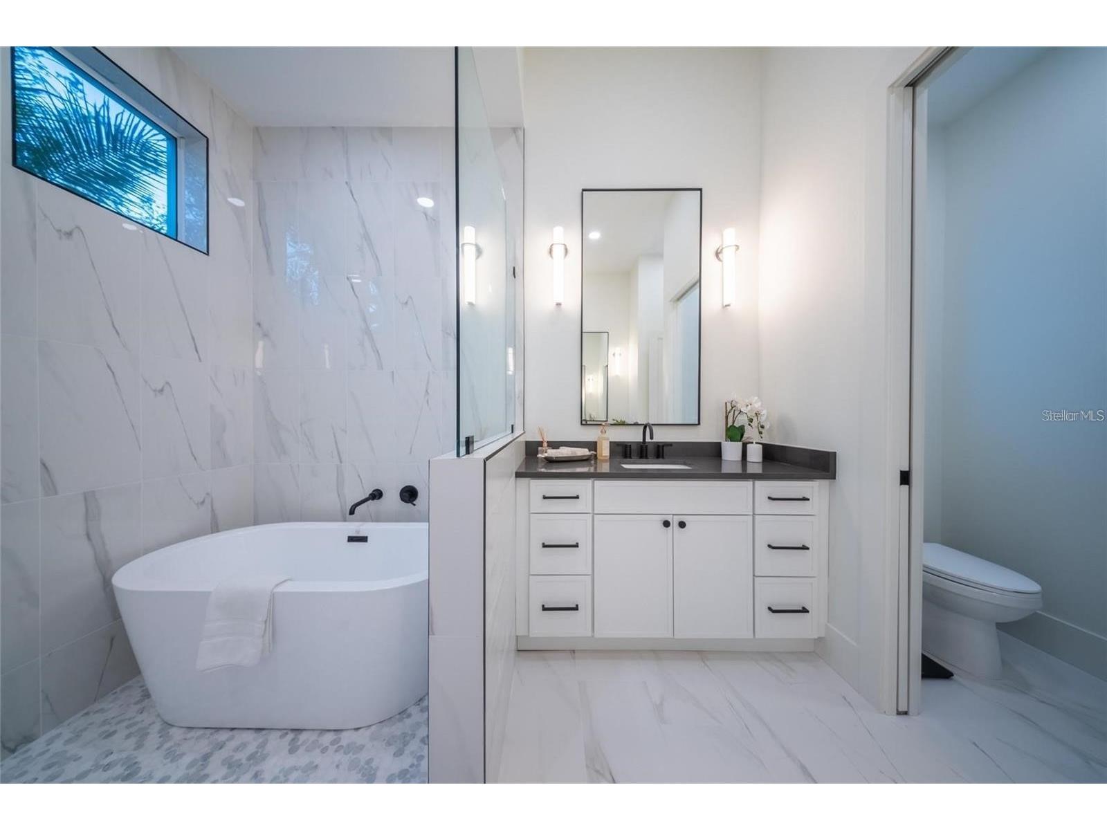2420 Floyd Street Sarasota FL 34239 A4696046 image28