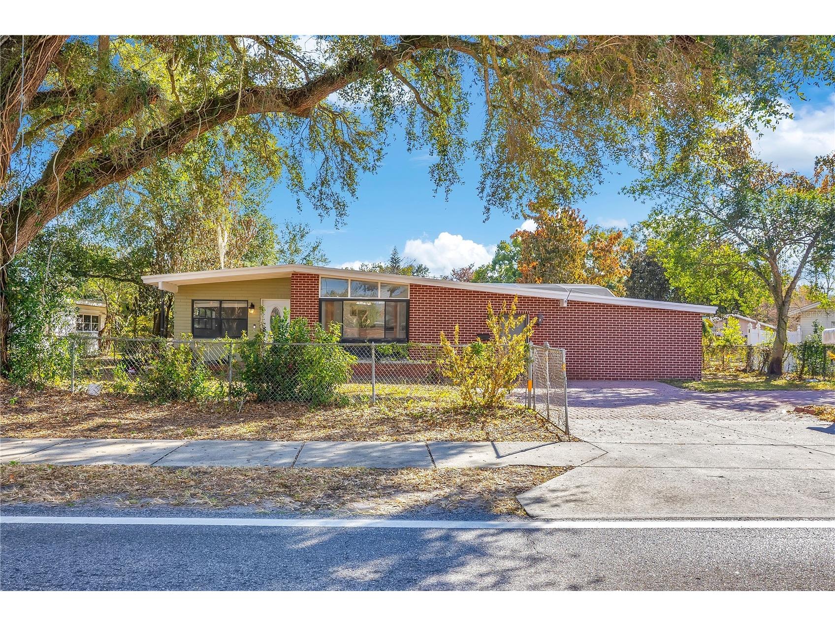 2420 Pershing Avenue Orlando FL 32806 O6374363 image1