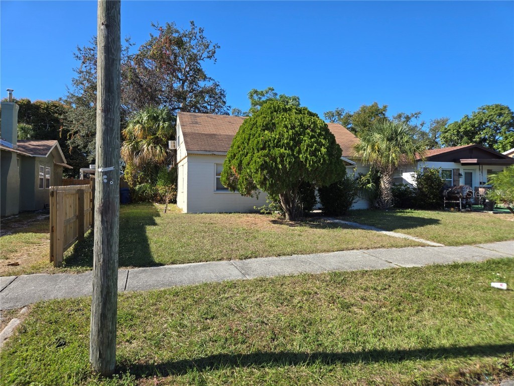 2421 11th Street S Saint Petersburg FL 33705 TB8458180 image1