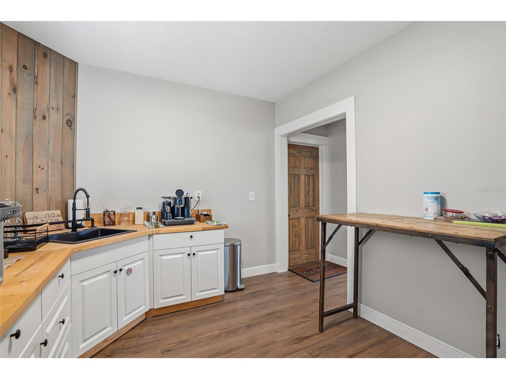 2423 Manatee Avenue W Bradenton FL 34205 A4693636 image26