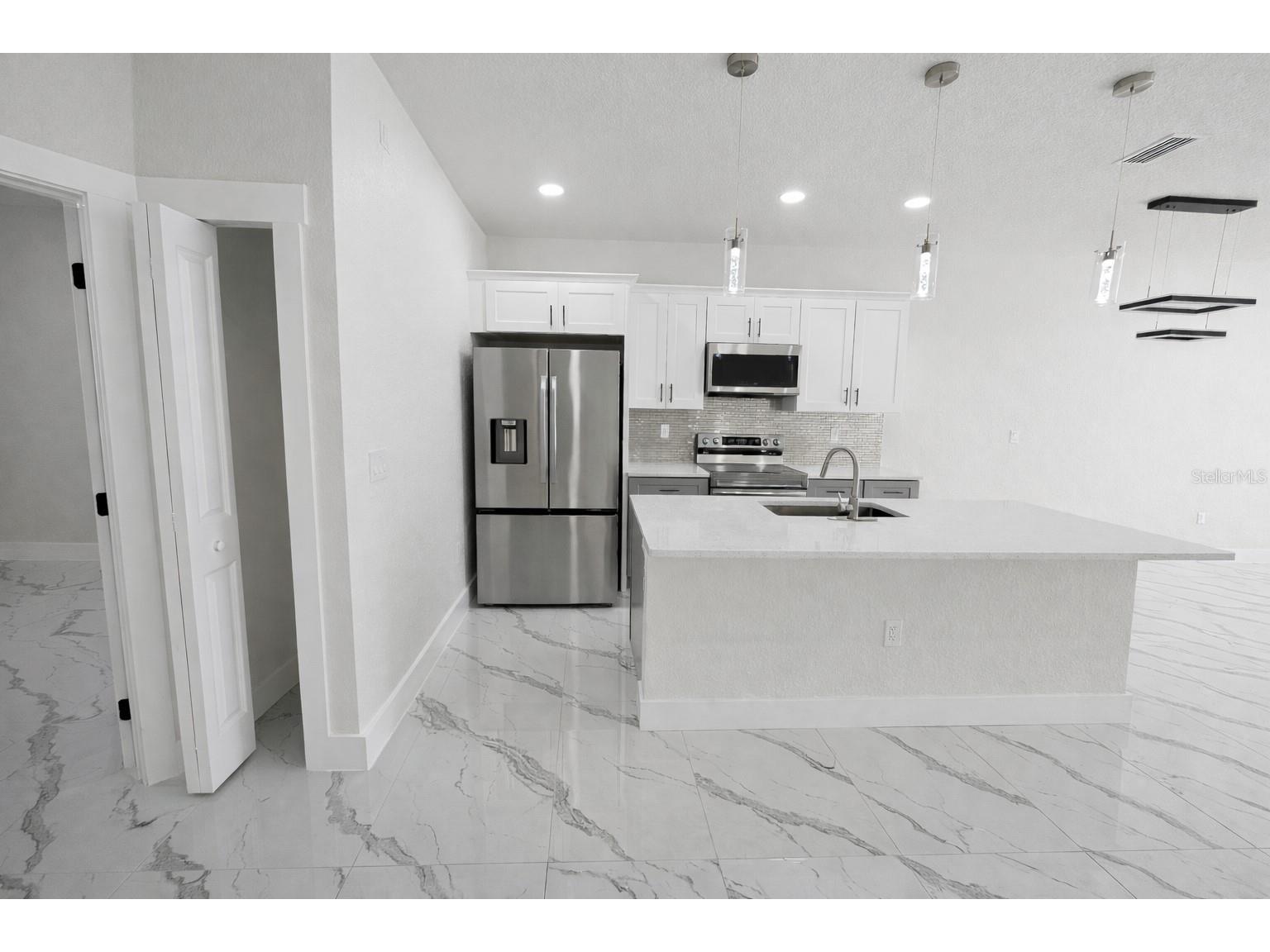 2423 Milton Avenue S Lehigh Acres FL 33973 C7522473 image6