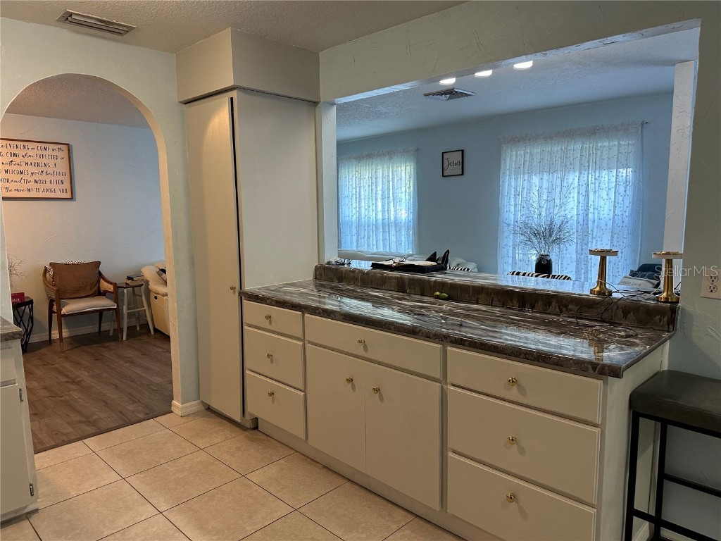 2424 51st Street Sarasota FL 34234 A4666163 image4