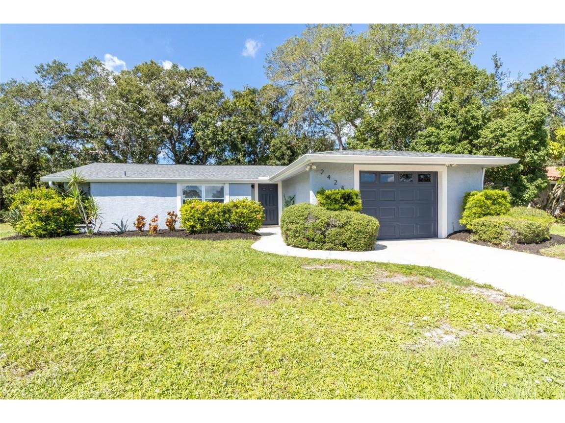 2424 Breakwater Cir Sarasota FL 34231 A4584656 image1