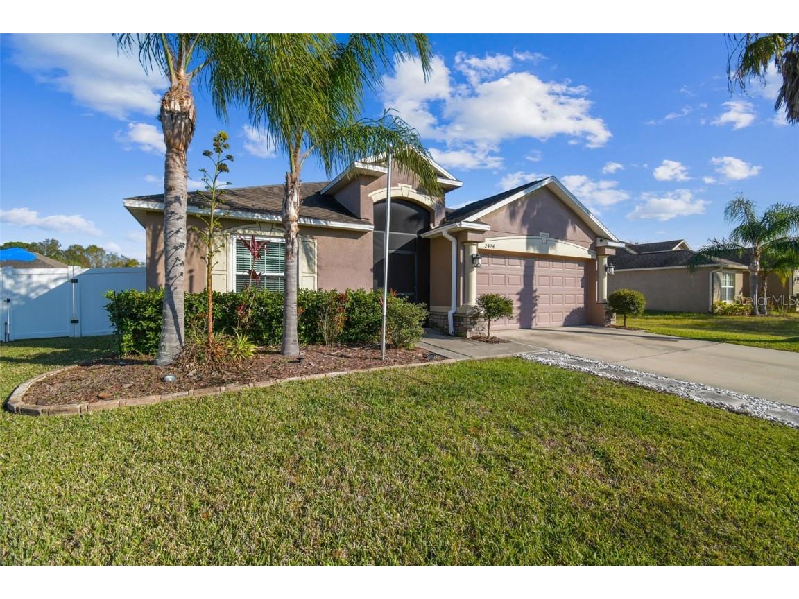2424 Dakota Rock Drive Ruskin FL 33570 TB8338972 image1