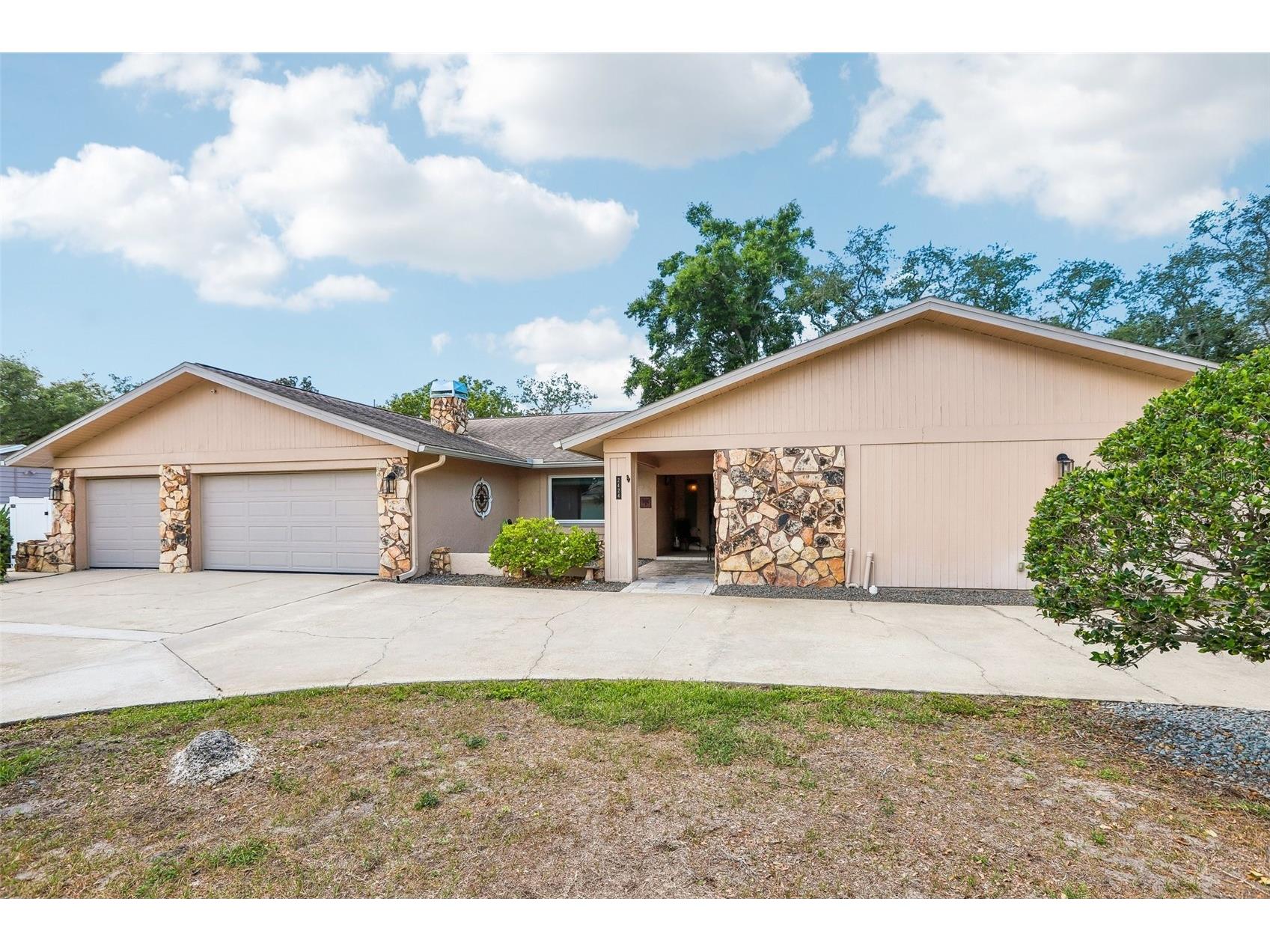 2424 Sundancer Drive Clearwater FL 33759 TB8507433 image1