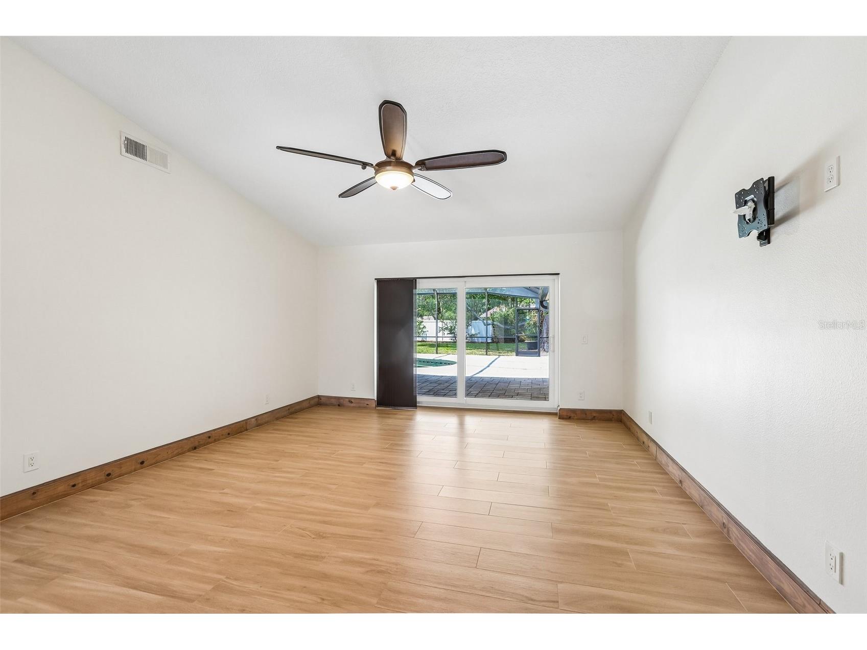 2424 Sundancer Drive Clearwater FL 33759 TB8507433 image17