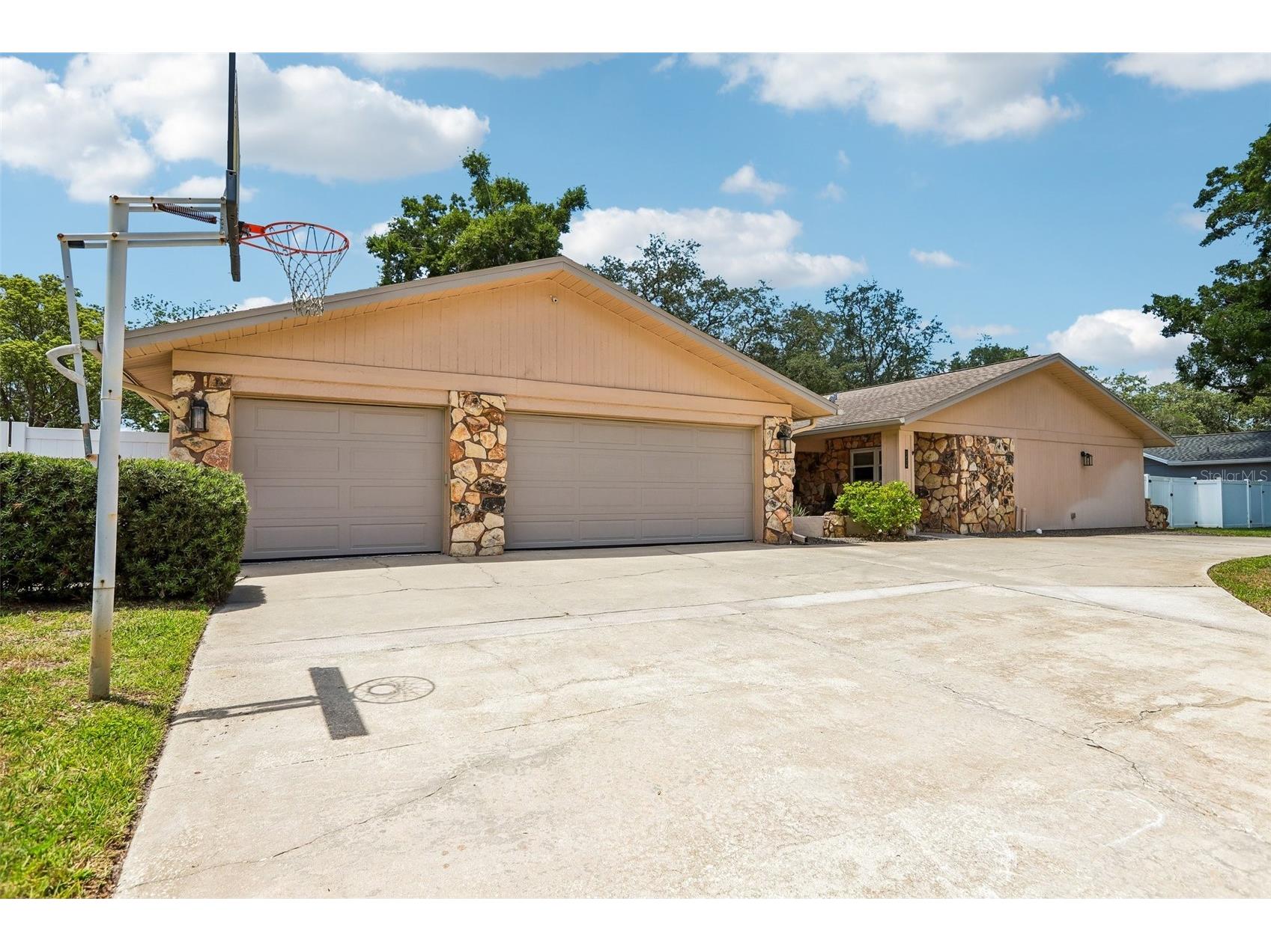 2424 Sundancer Drive Clearwater FL 33759 TB8507433 image4