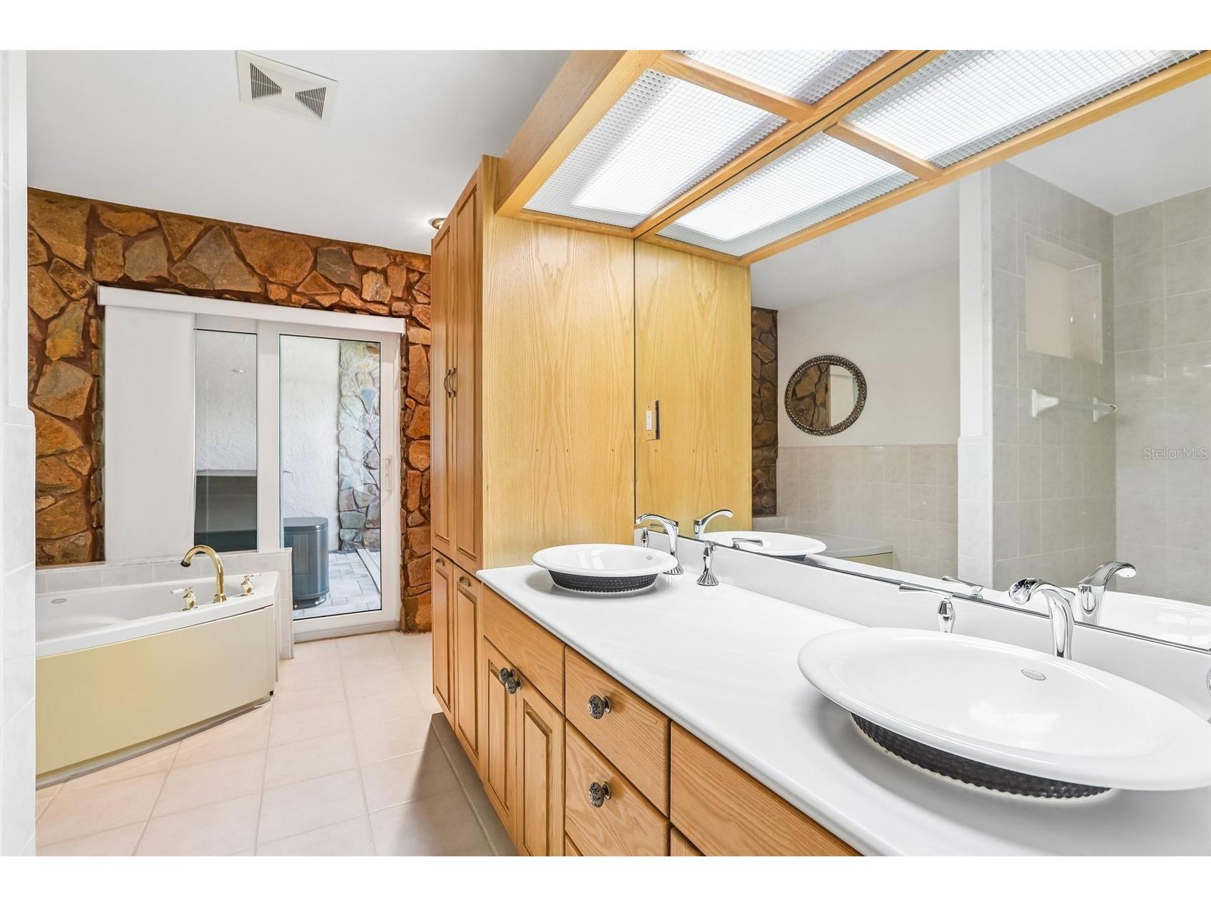 2424 Sundancer Drive Clearwater FL 33759 TB8507433 image50