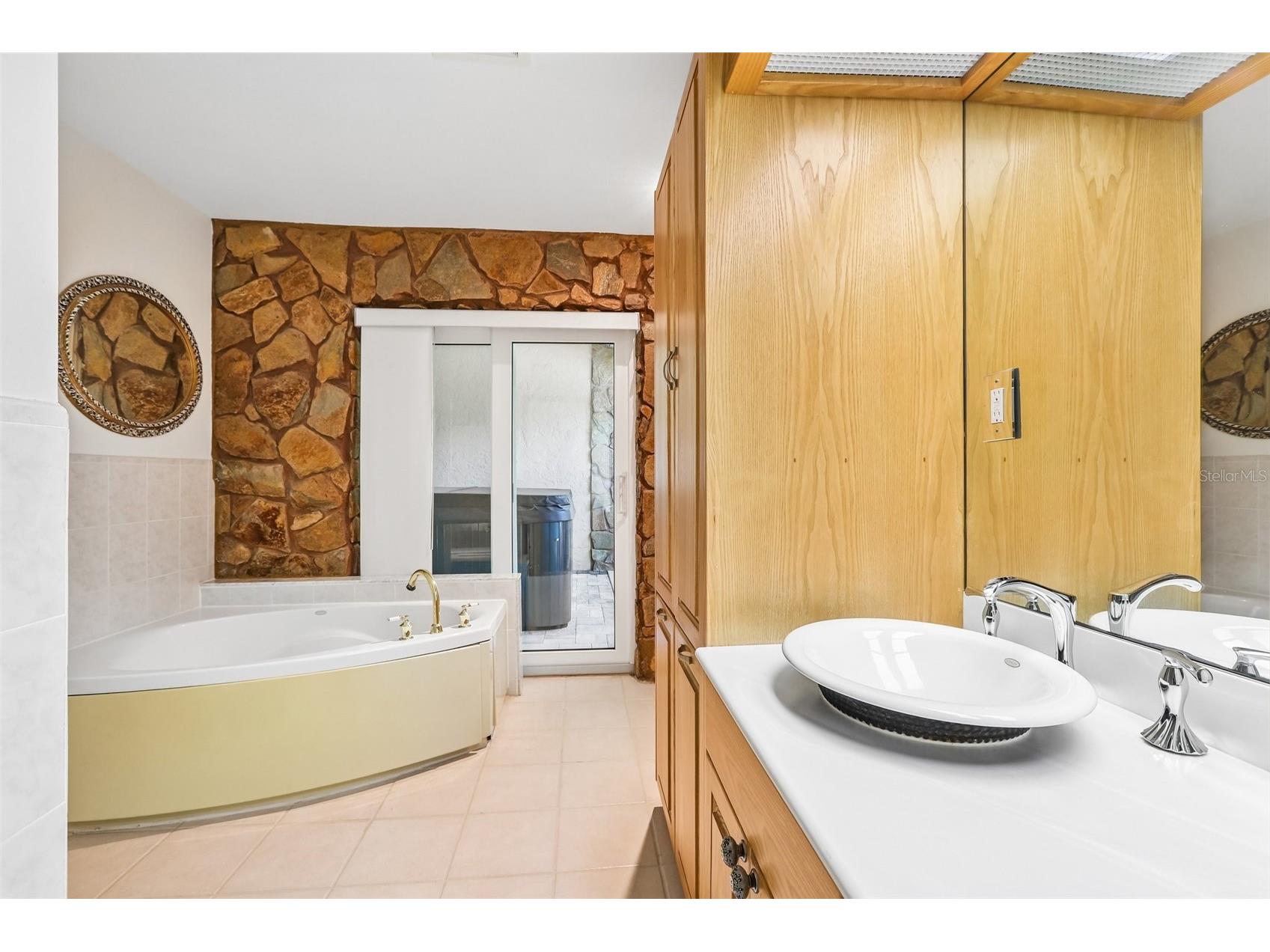 2424 Sundancer Drive Clearwater FL 33759 TB8507433 image51