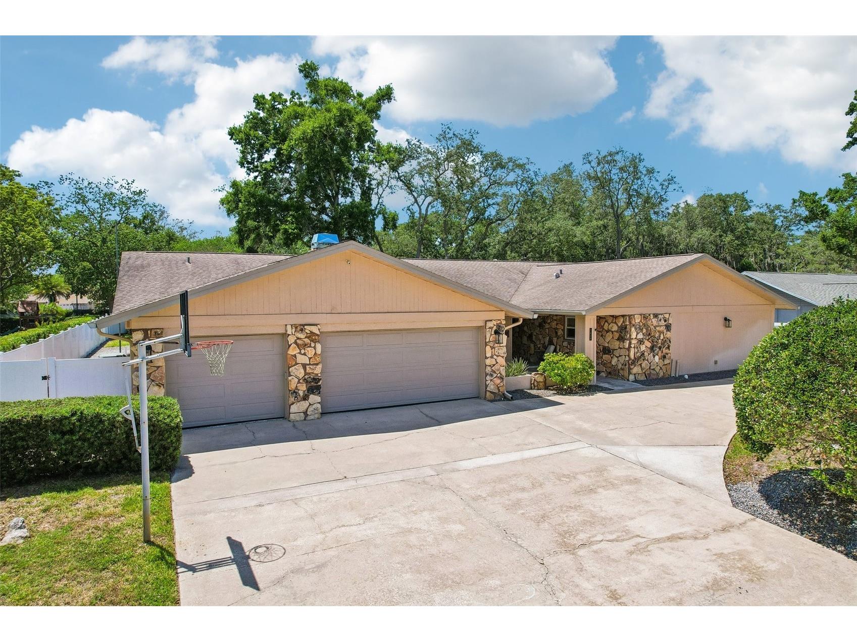 2424 Sundancer Drive Clearwater FL 33759 TB8507433 image88