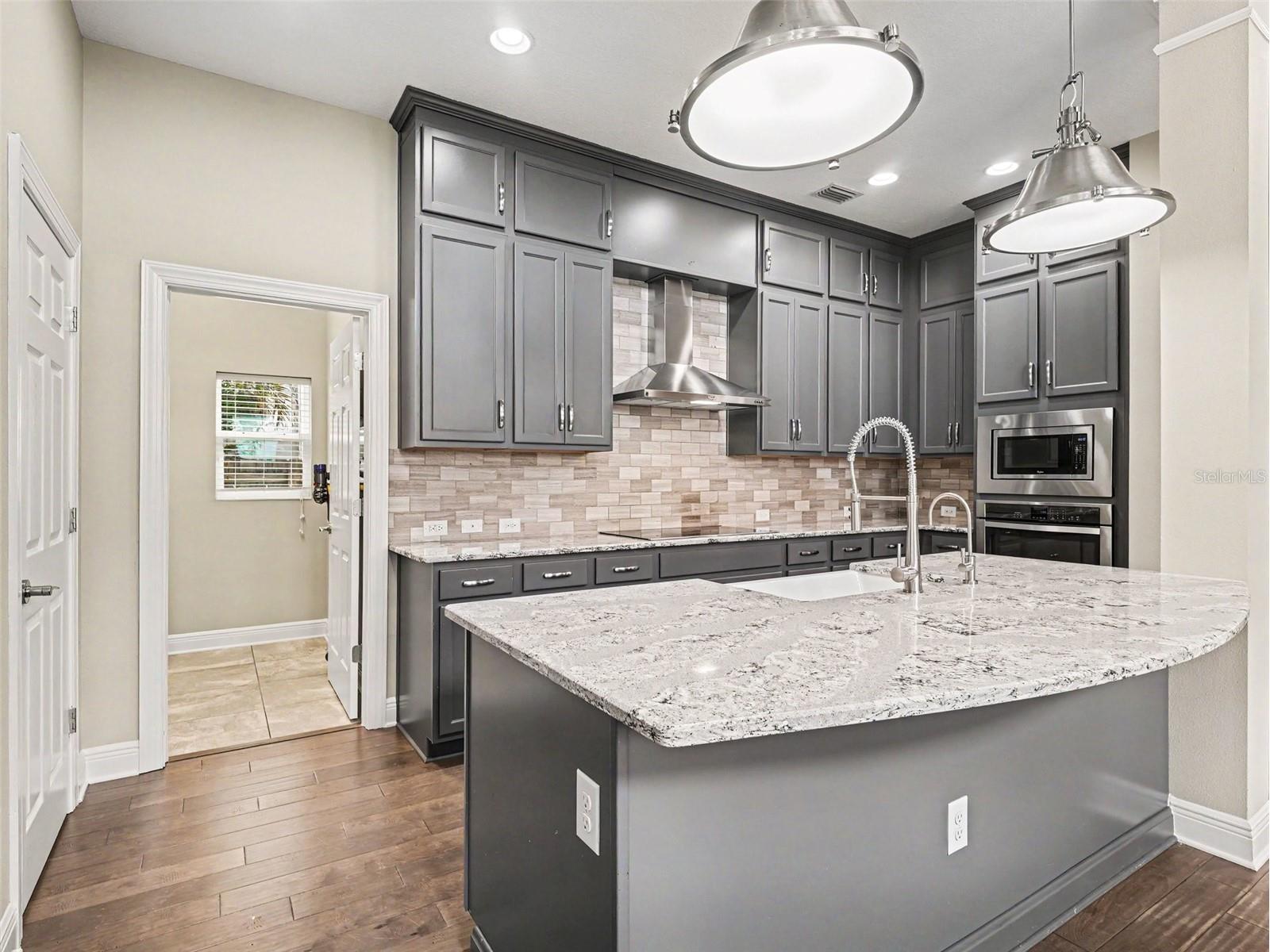 2424 Wood Street Sarasota FL 34237 TB8507065 image7