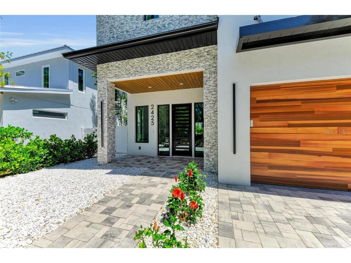 2425 Floyd Street Sarasota FL 34239 A4629328 image1
