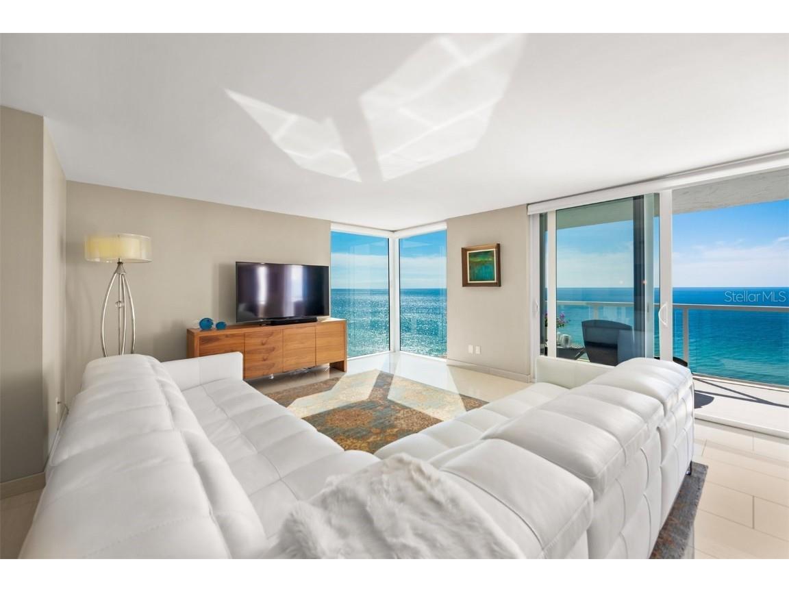 2425 Gulf Of Mexico Drive #13B Longboat Key FL 34228 - GULF OF MEXICO A4591815 image1