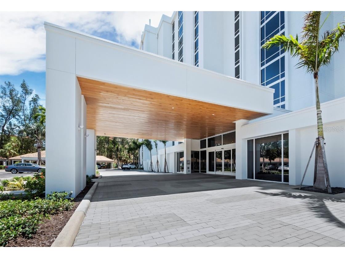 2425 Gulf Of Mexico Drive #6A Longboat Key FL 34228 - GULF OF MEXICO A4568043 image1