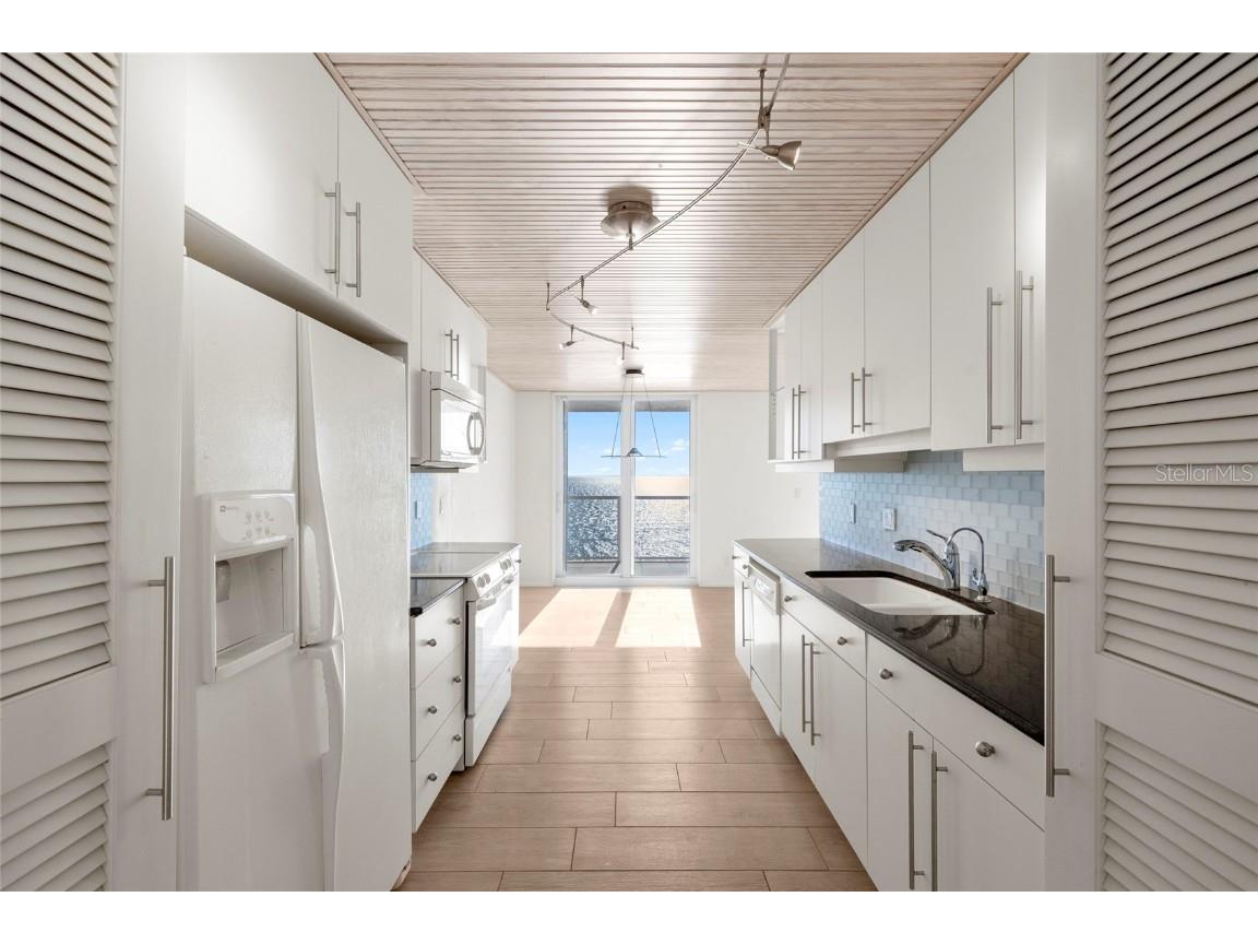 2425 Gulf Of Mexico Drive #7D Longboat Key FL 34228 A4669066 image11