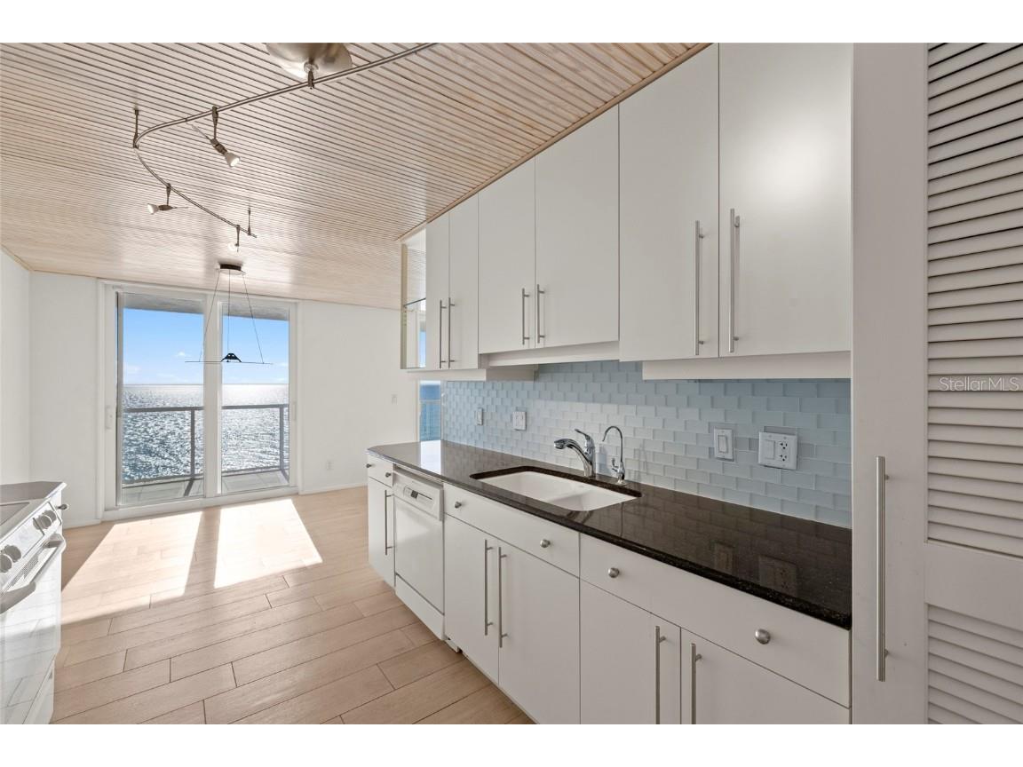 2425 Gulf Of Mexico Drive #7D Longboat Key FL 34228 A4669066 image12