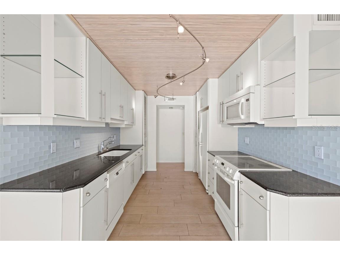 2425 Gulf Of Mexico Drive #7D Longboat Key FL 34228 A4669066 image14