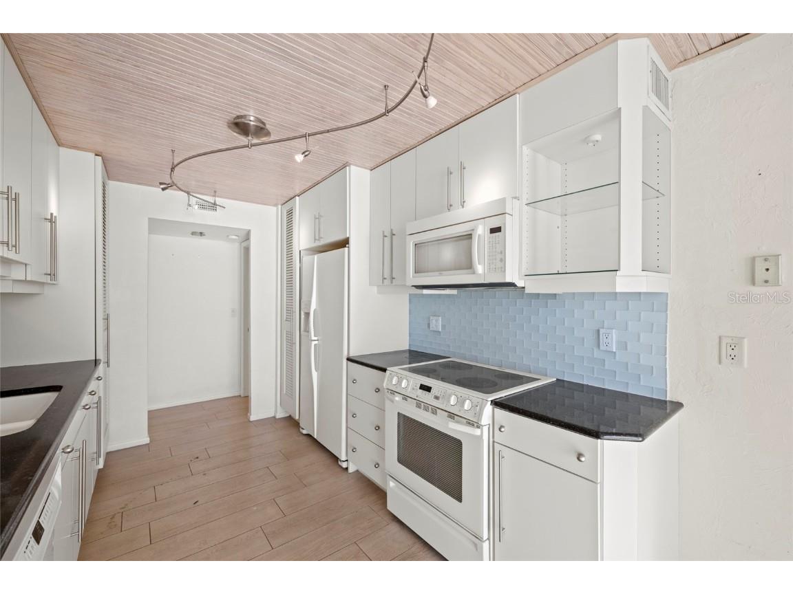 2425 Gulf Of Mexico Drive #7D Longboat Key FL 34228 A4669066 image15