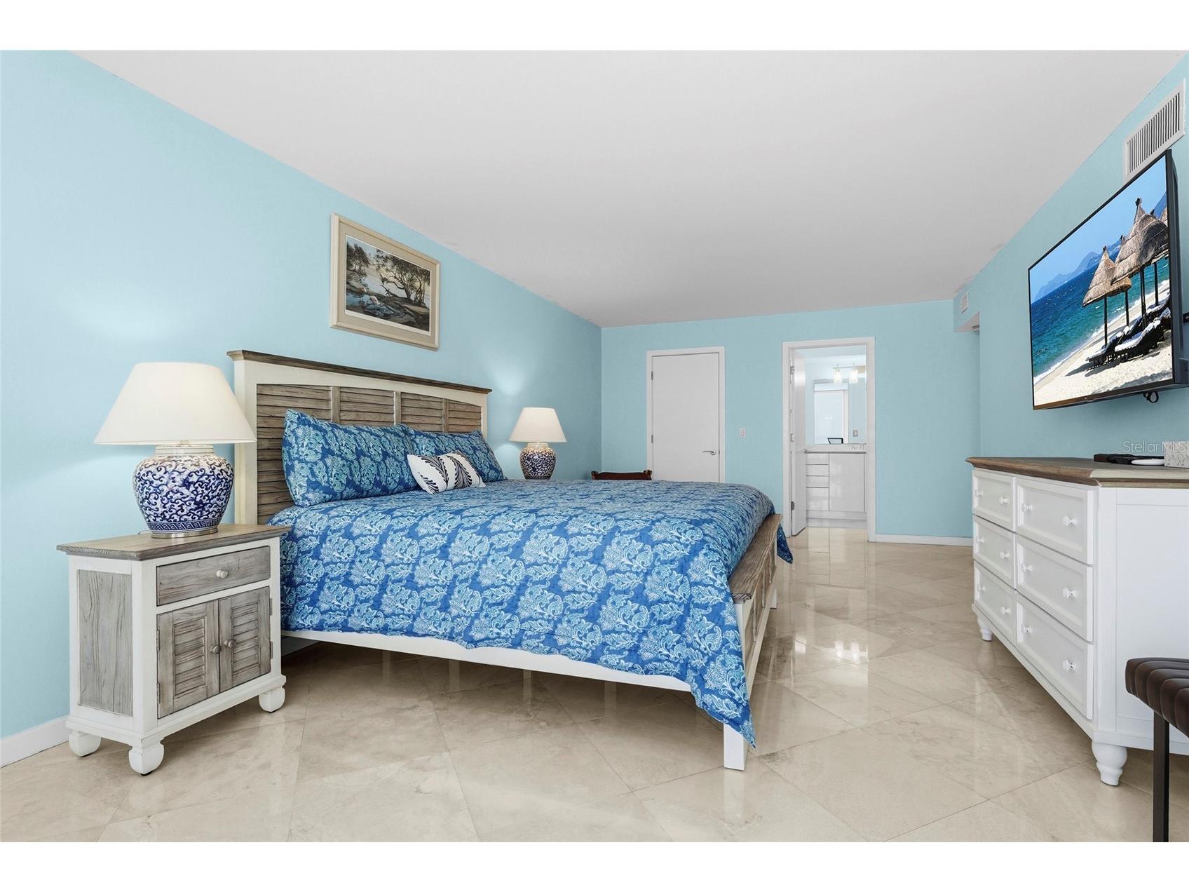 2425 Gulf Of Mexico Drive #8C Longboat Key FL 34228 A4688797 image39