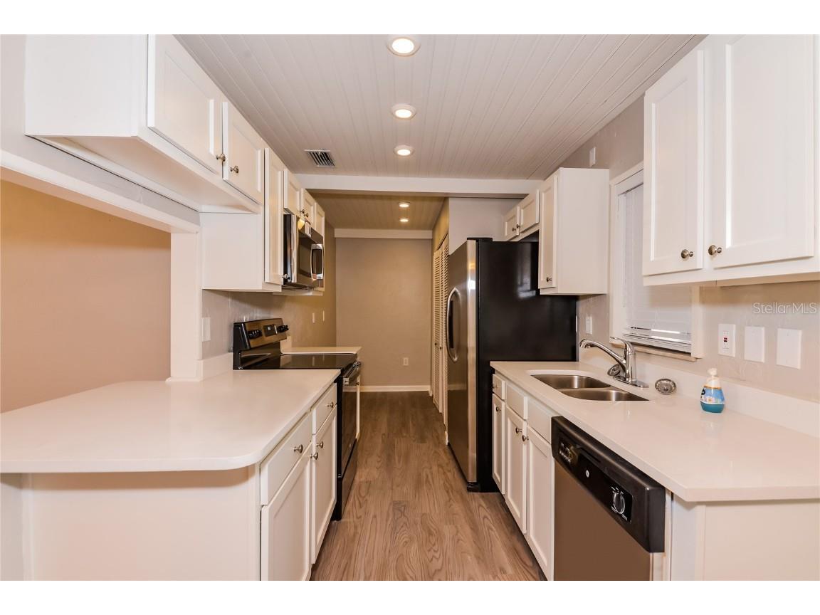 2426 Stratford Drive Sarasota FL 34232 O6359632 image5