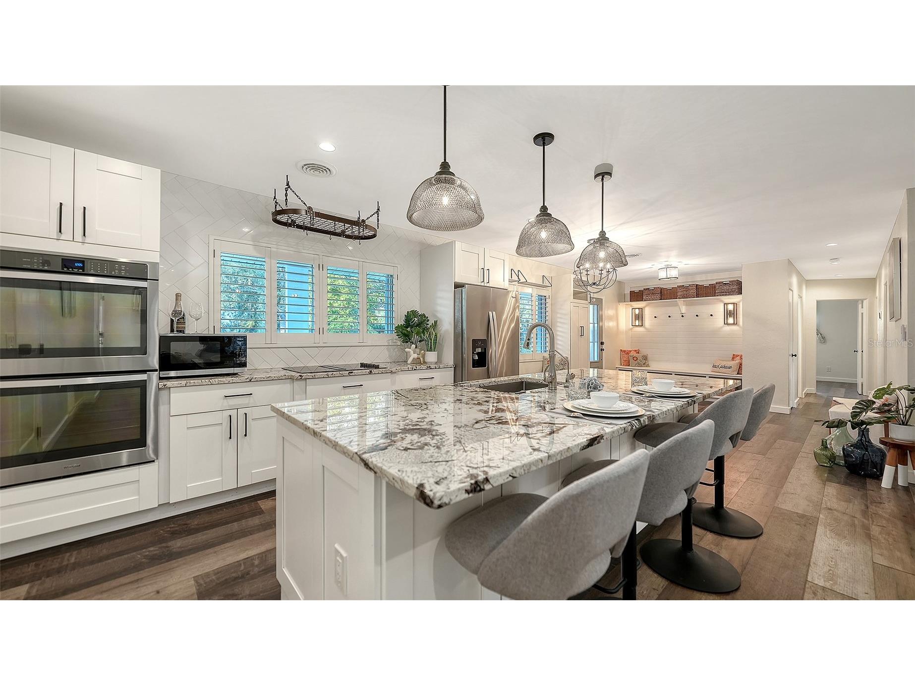 2426 Wisteria Street Sarasota FL 34239 A4668620 image11