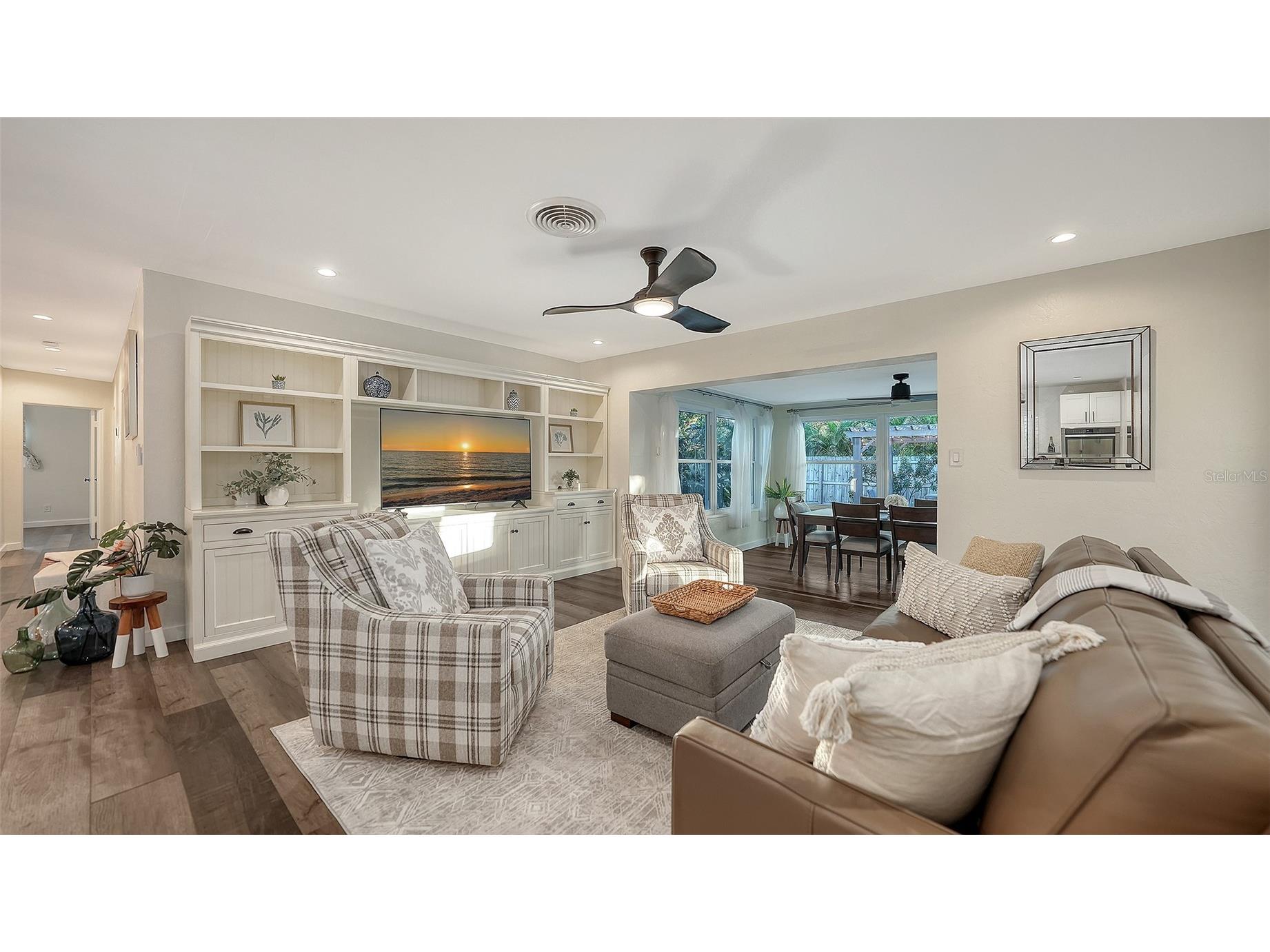 2426 Wisteria Street Sarasota FL 34239 A4668620 image12