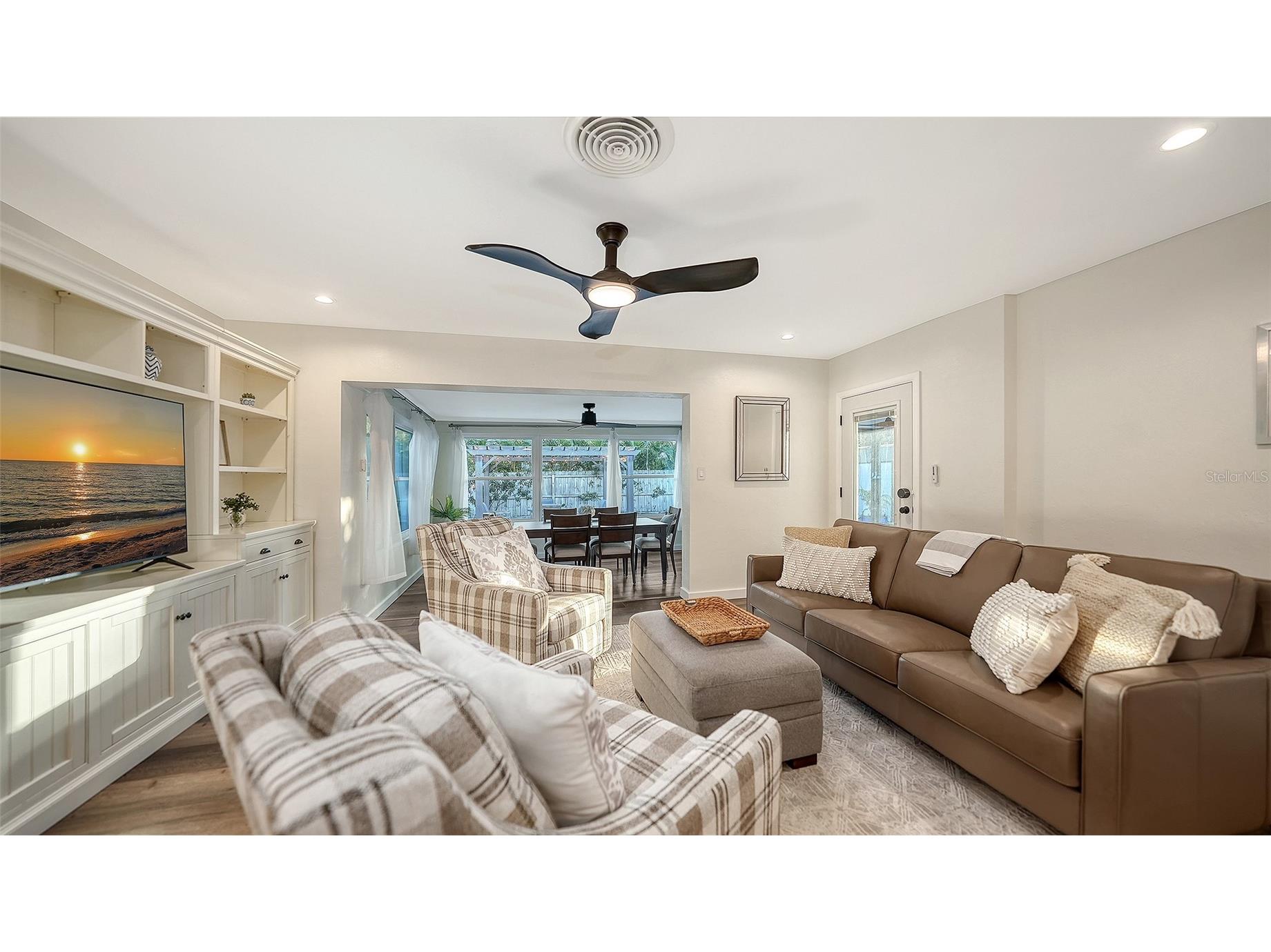 2426 Wisteria Street Sarasota FL 34239 A4668620 image13