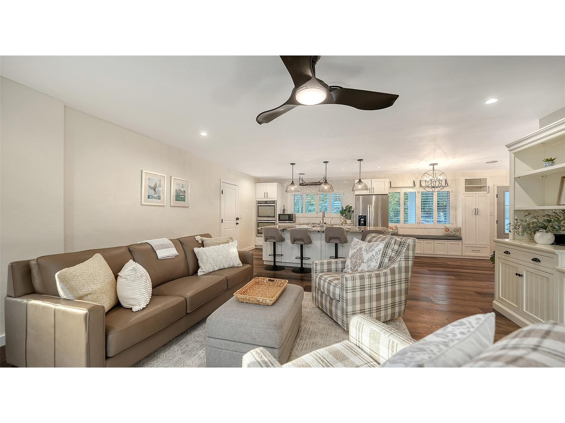 2426 Wisteria Street Sarasota FL 34239 A4668620 image14