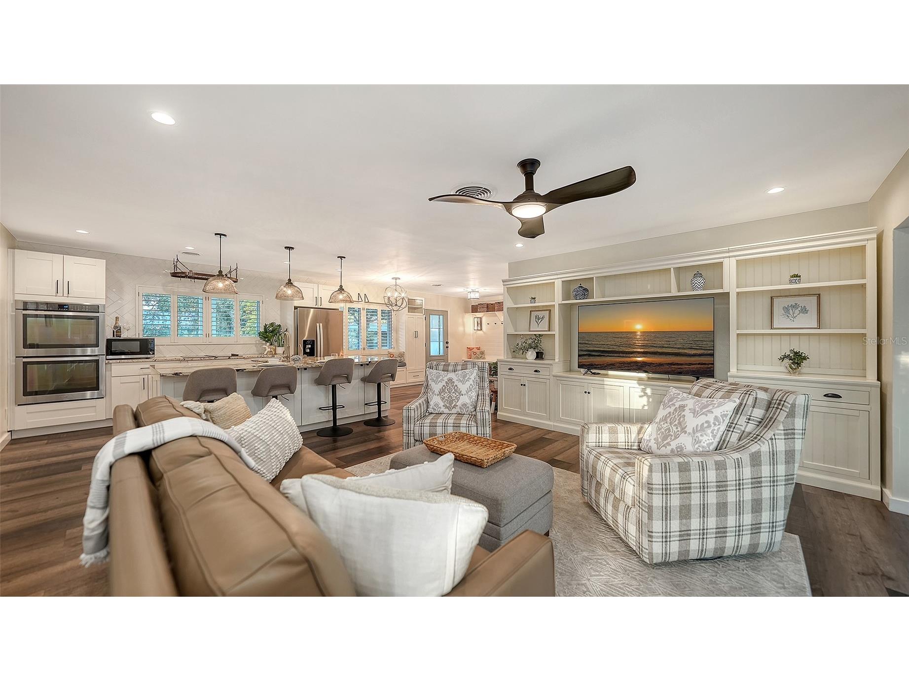 2426 Wisteria Street Sarasota FL 34239 A4668620 image15