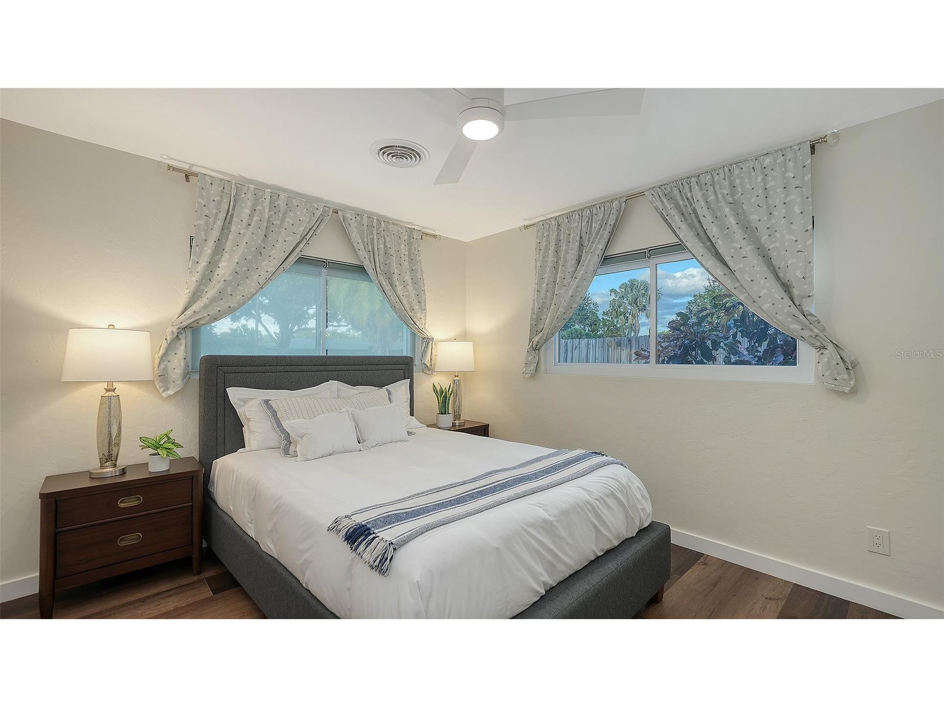 2426 Wisteria Street Sarasota FL 34239 A4668620 image21