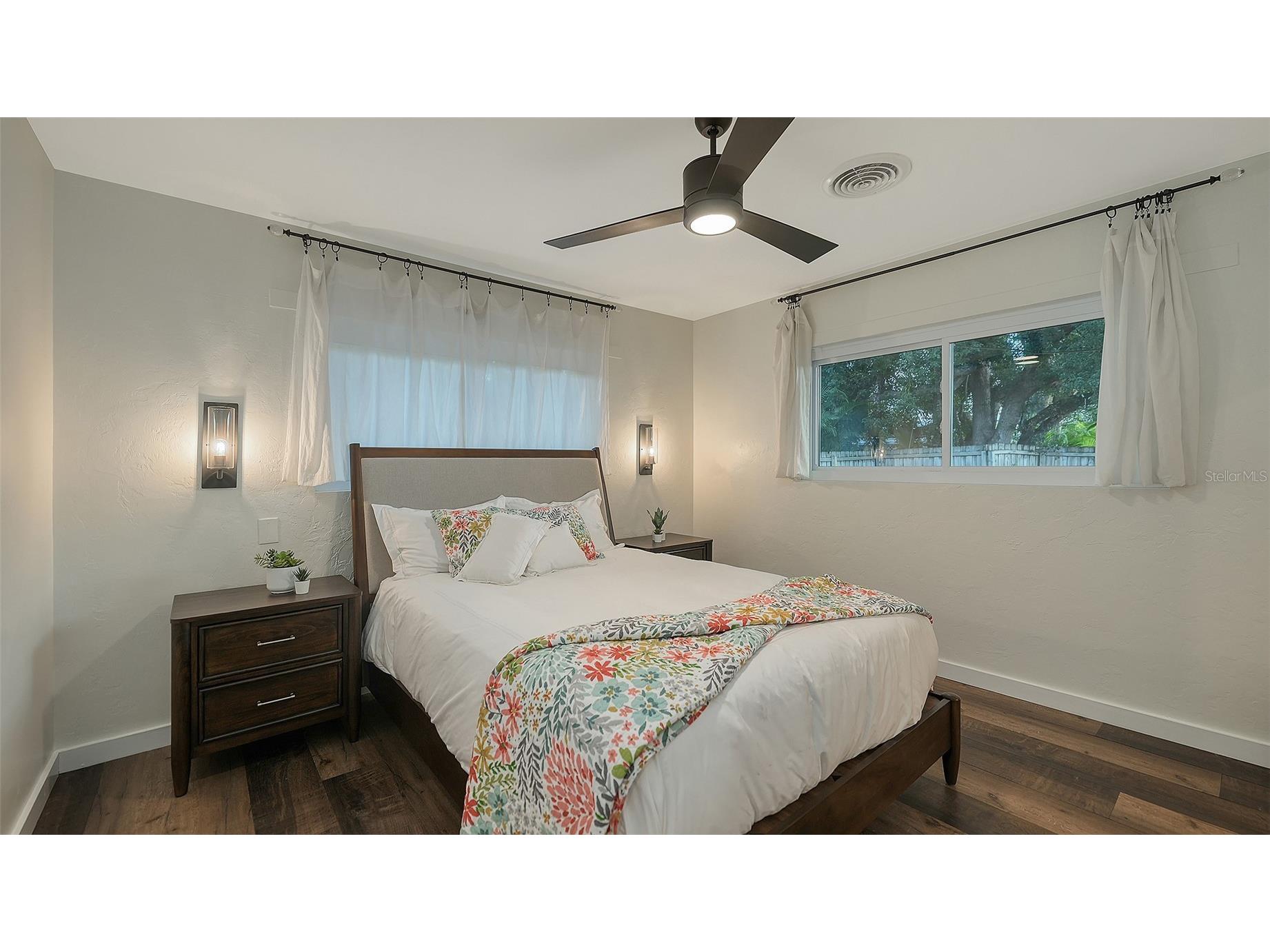 2426 Wisteria Street Sarasota FL 34239 A4668620 image23