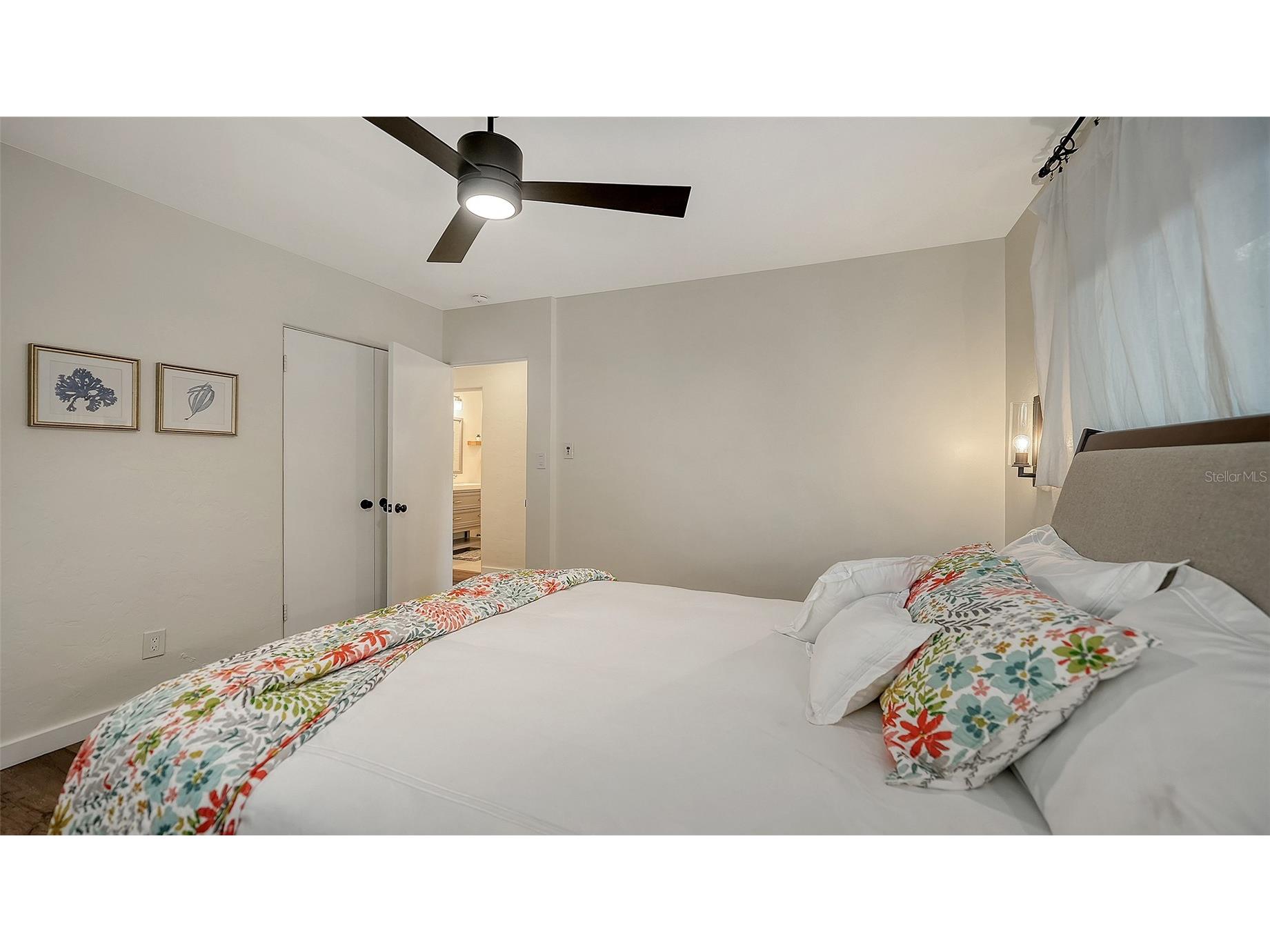 2426 Wisteria Street Sarasota FL 34239 A4668620 image25