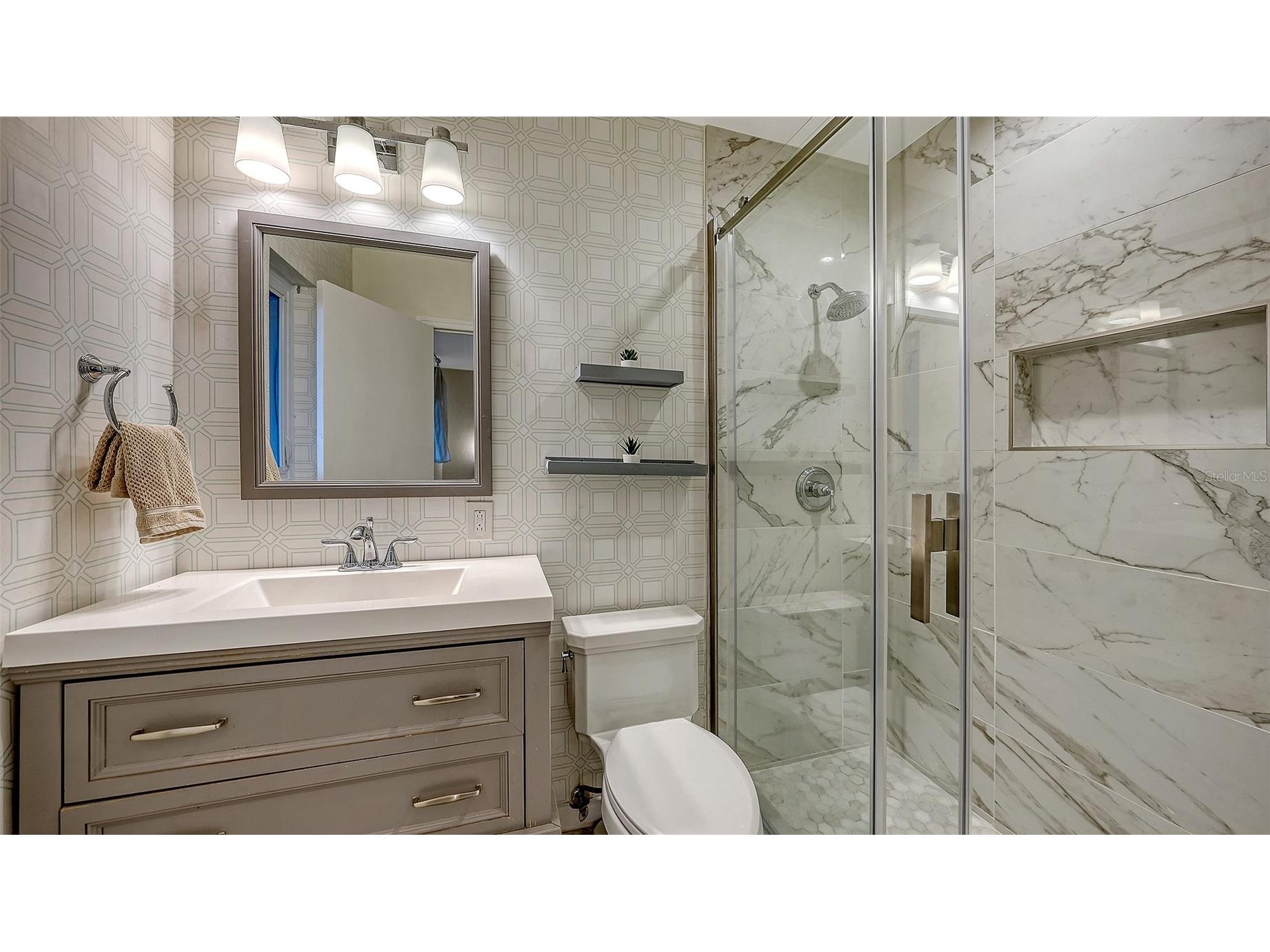 2426 Wisteria Street Sarasota FL 34239 A4668620 image26