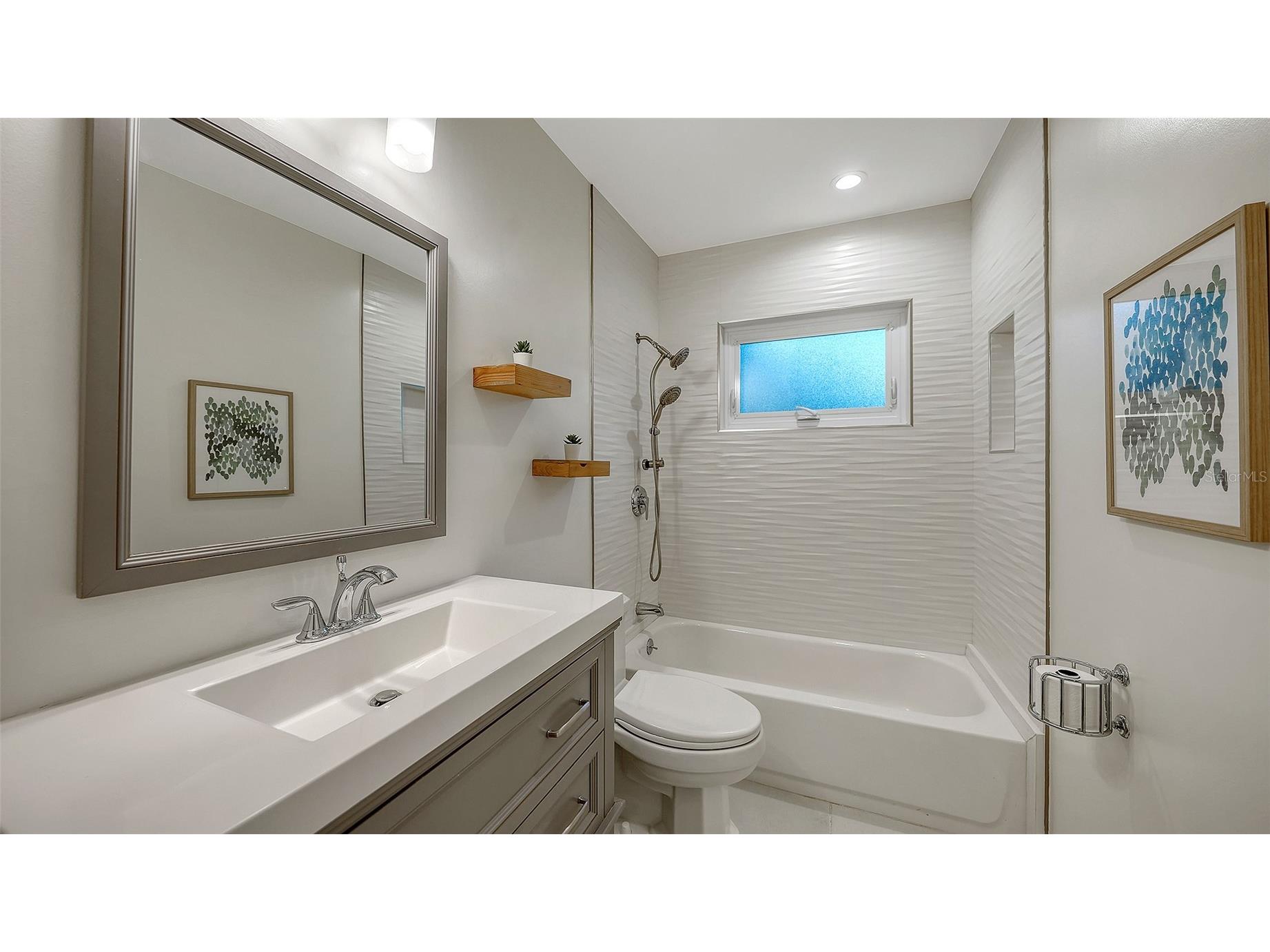 2426 Wisteria Street Sarasota FL 34239 A4668620 image27