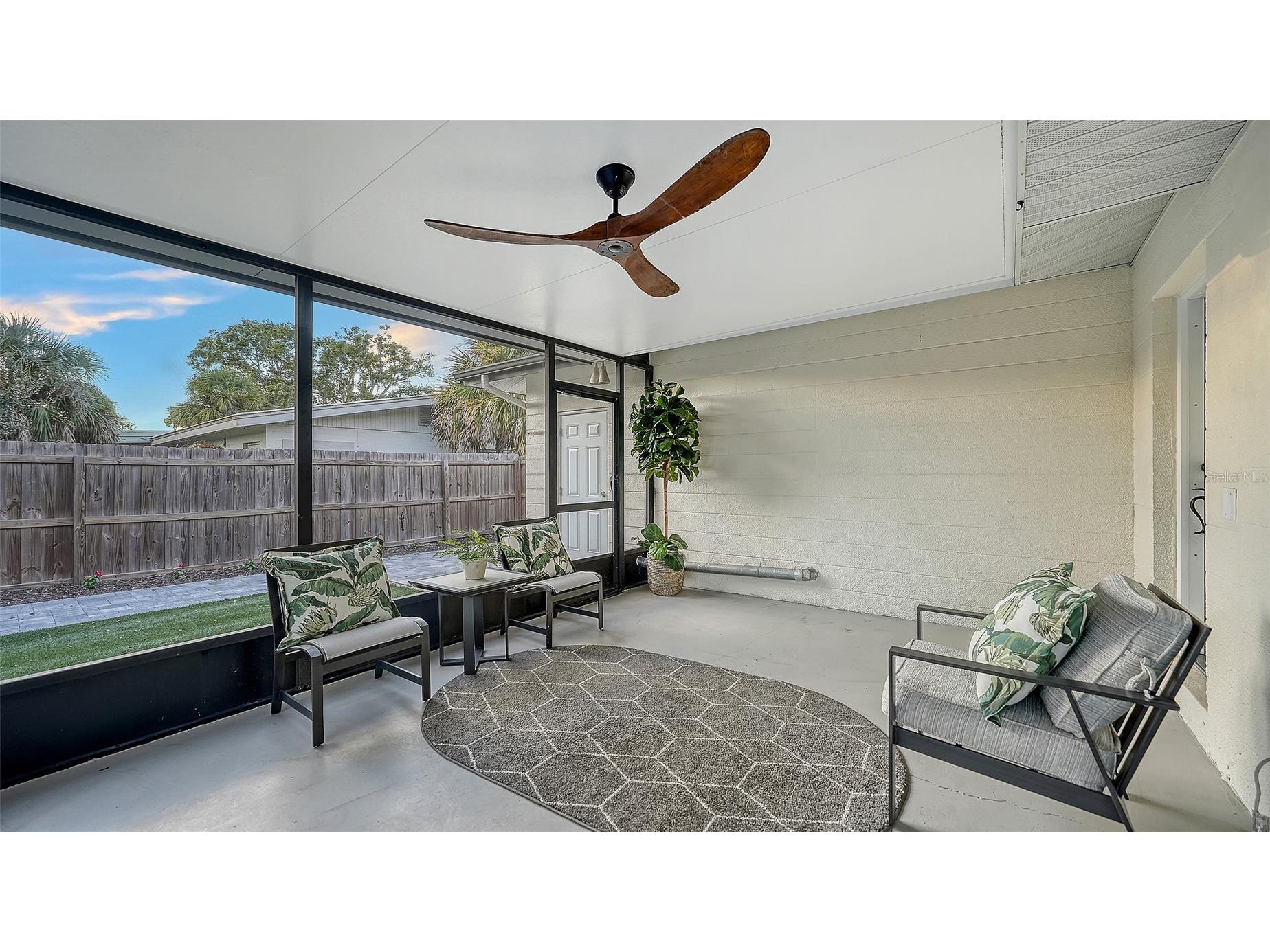 2426 Wisteria Street Sarasota FL 34239 A4668620 image28