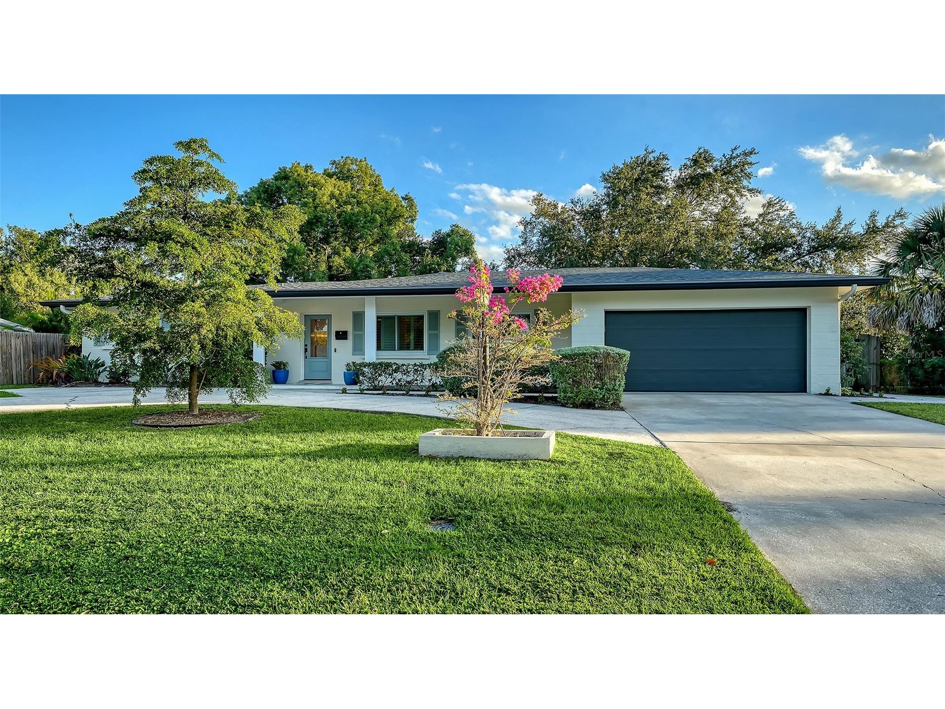 2426 Wisteria Street Sarasota FL 34239 A4668620 image3