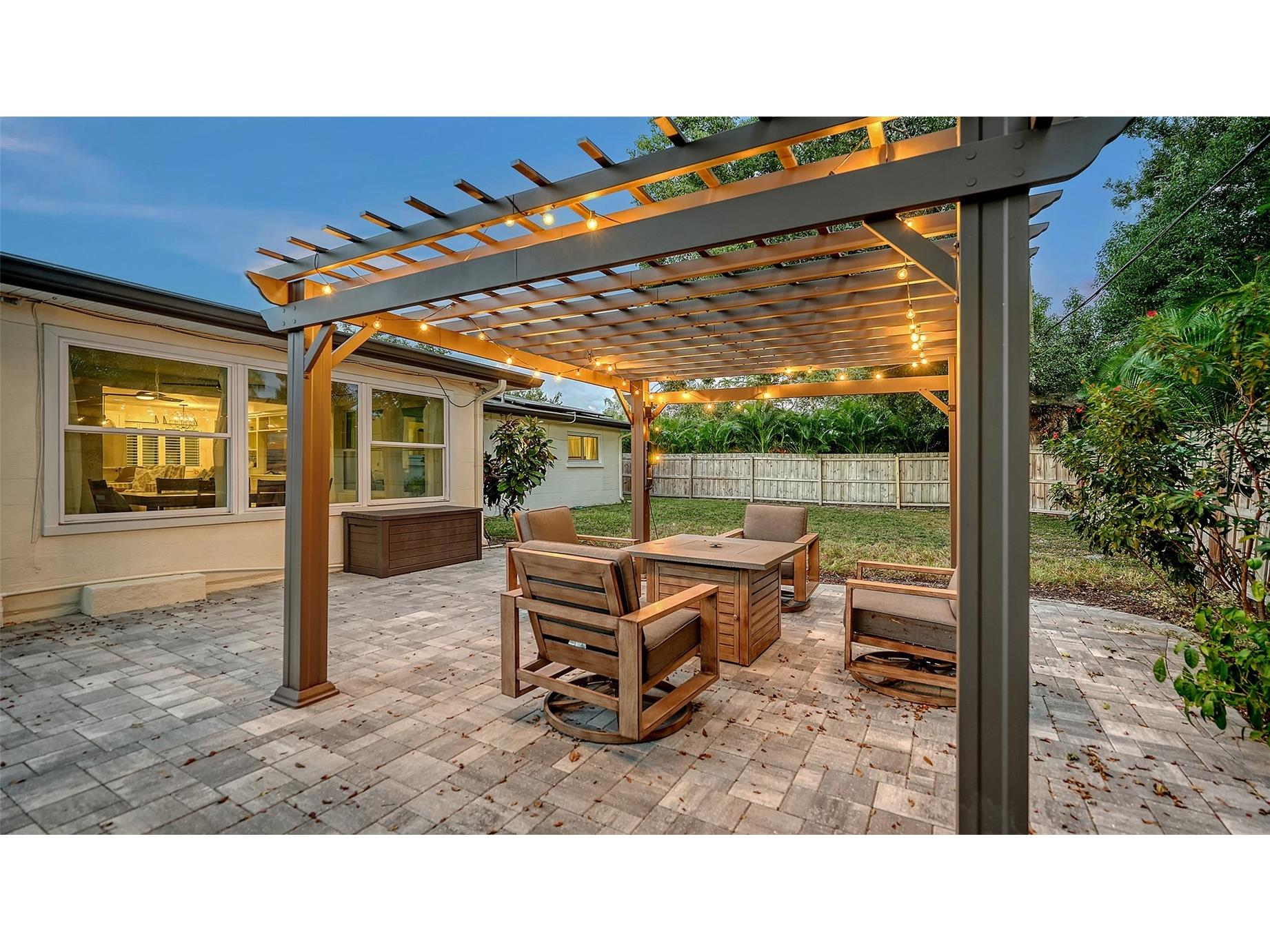 2426 Wisteria Street Sarasota FL 34239 A4668620 image36