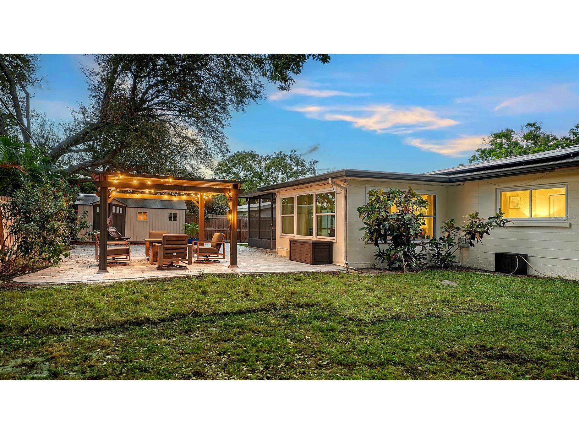 2426 Wisteria Street Sarasota FL 34239 A4668620 image38