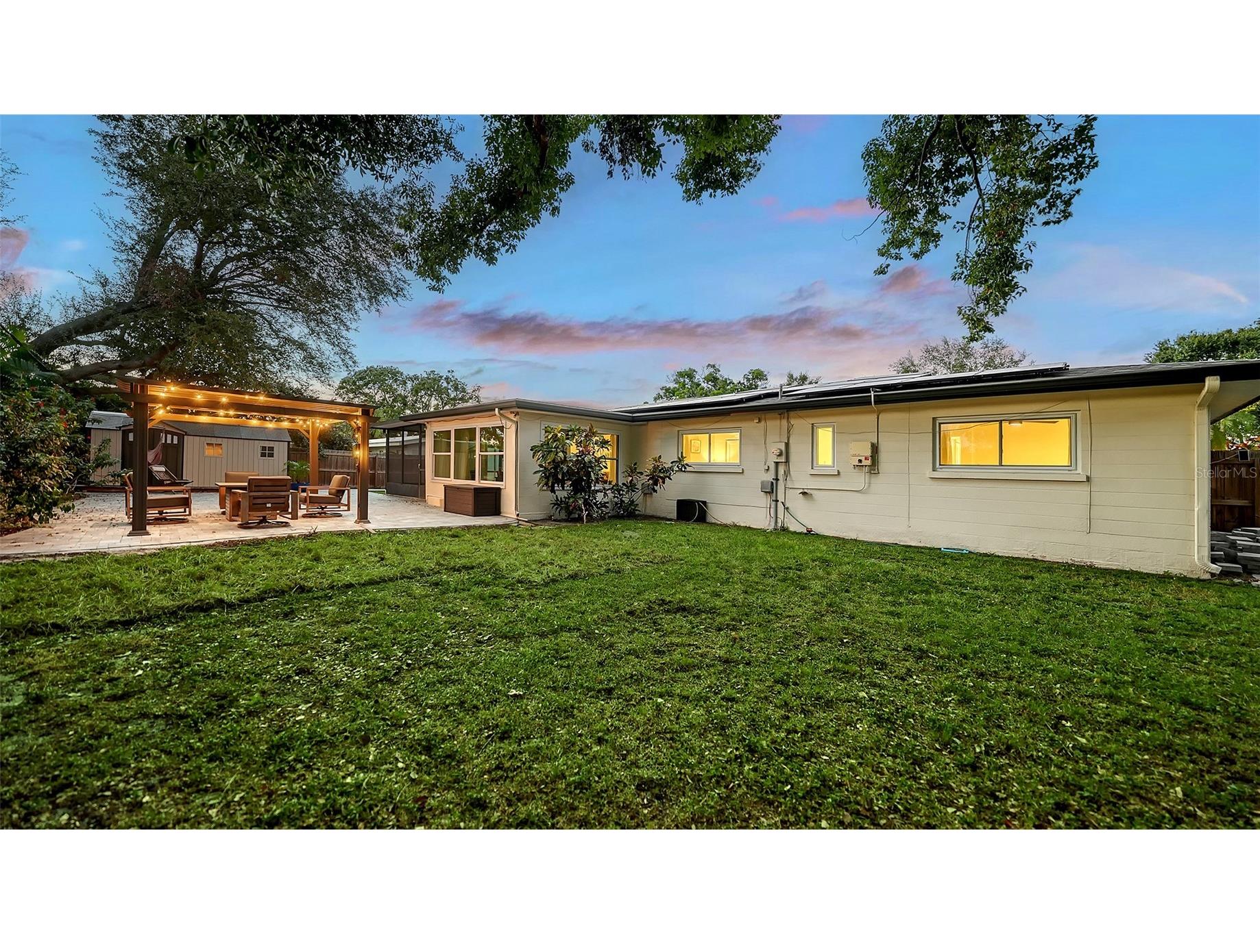 2426 Wisteria Street Sarasota FL 34239 A4668620 image39