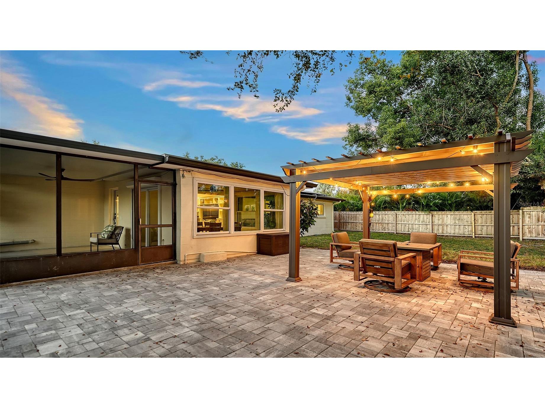 2426 Wisteria Street Sarasota FL 34239 A4668620 image40