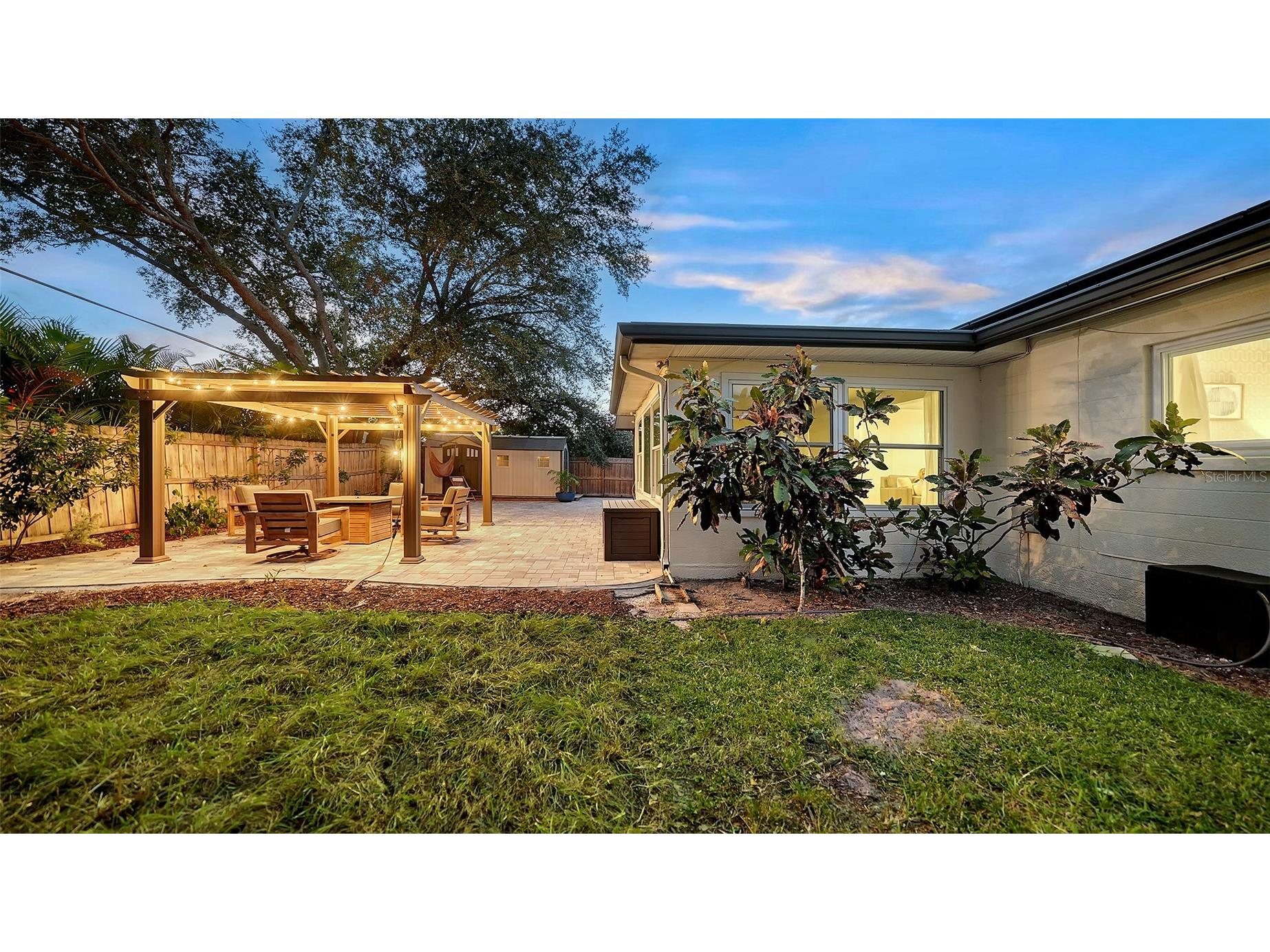 2426 Wisteria Street Sarasota FL 34239 A4668620 image47