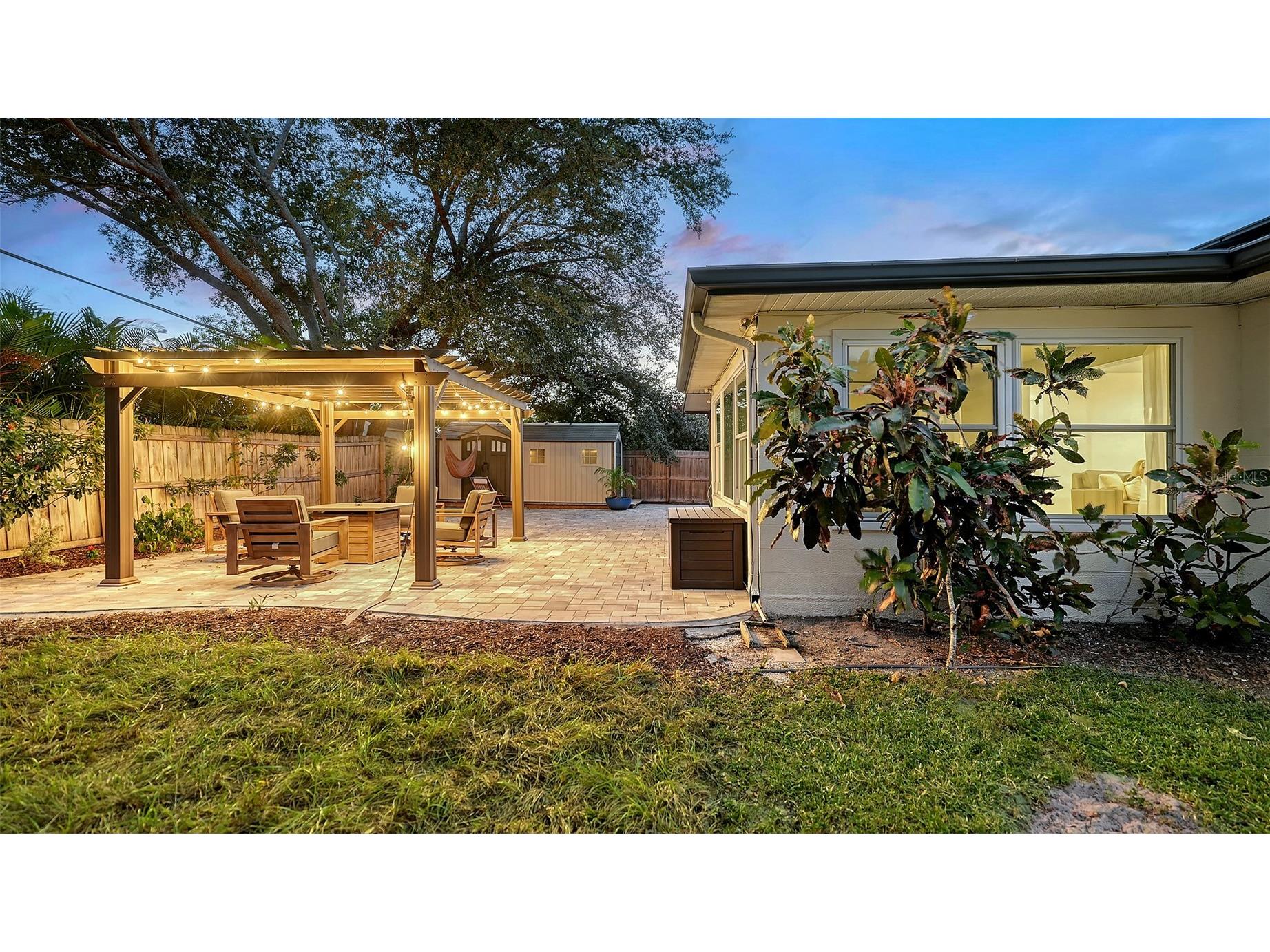 2426 Wisteria Street Sarasota FL 34239 A4668620 image48