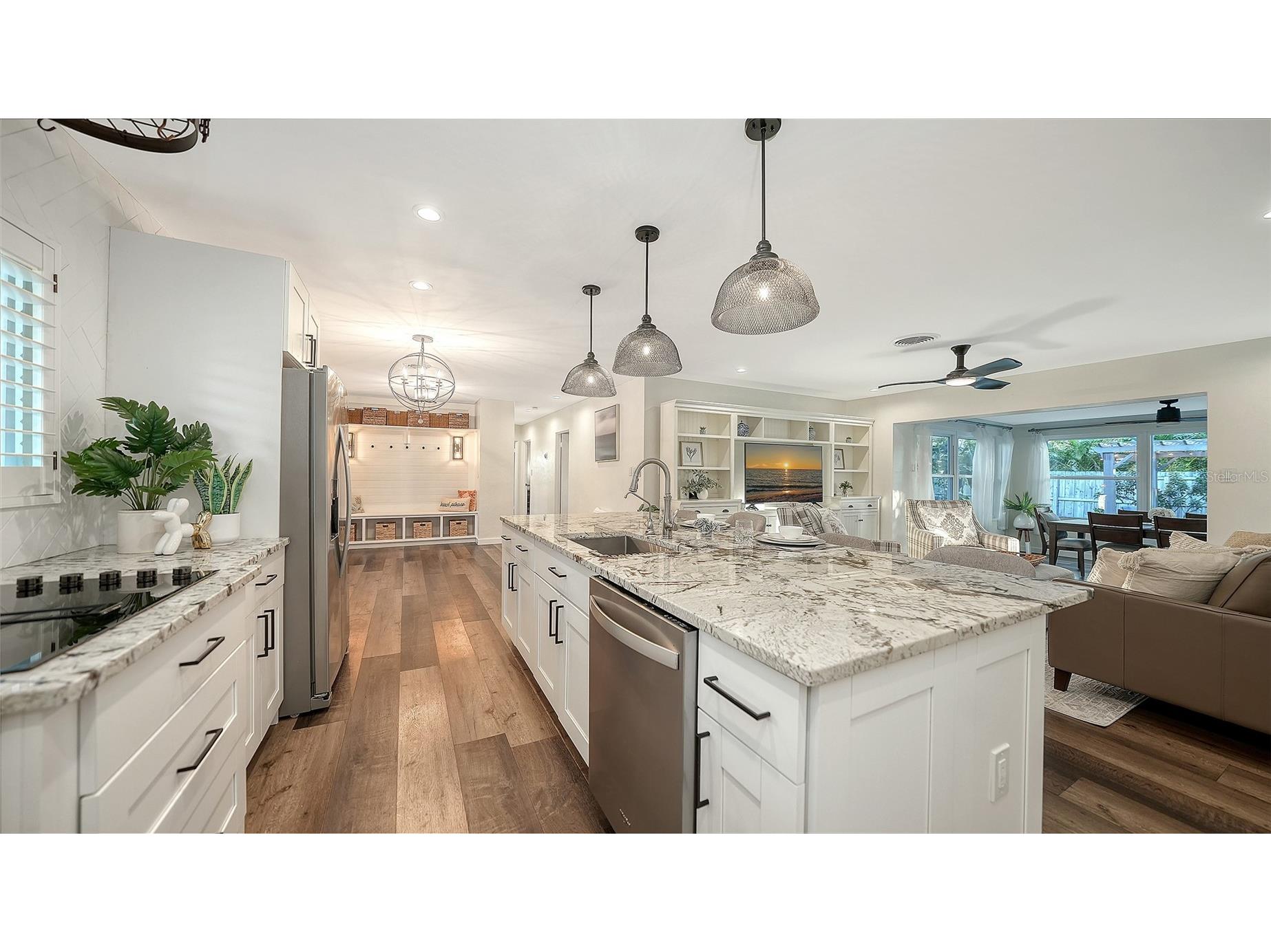 2426 Wisteria Street Sarasota FL 34239 A4668620 image9