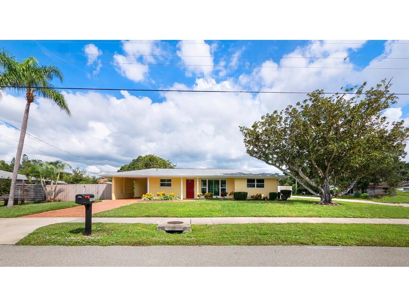 2427 Cambridge Drive Sarasota FL 34232 A4583871 image1