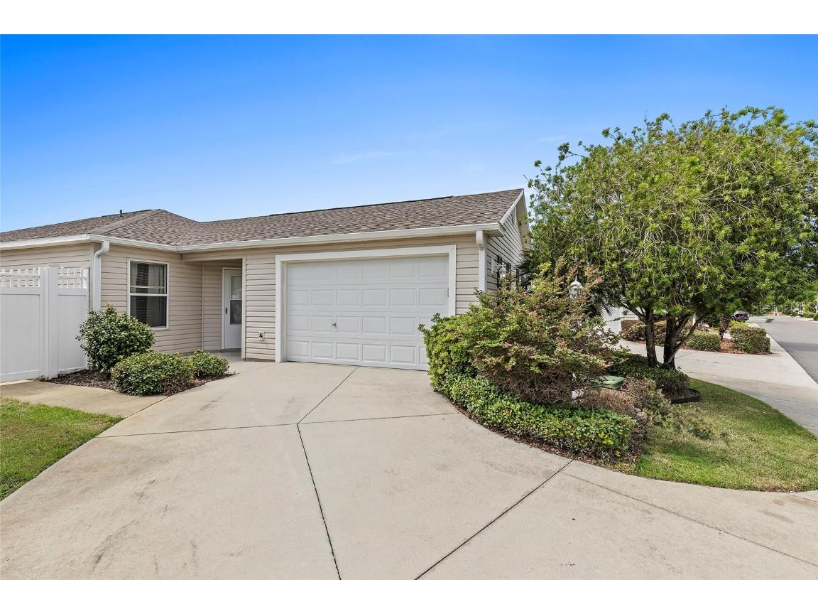 2427 Chestnut Terrace The Villages FL 32162 G5069700 image1