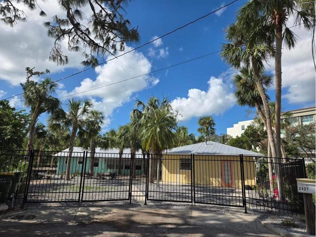 2427 Walker Circle Sarasota FL 34234 - WHITAKER BAYOU A4628156 image1