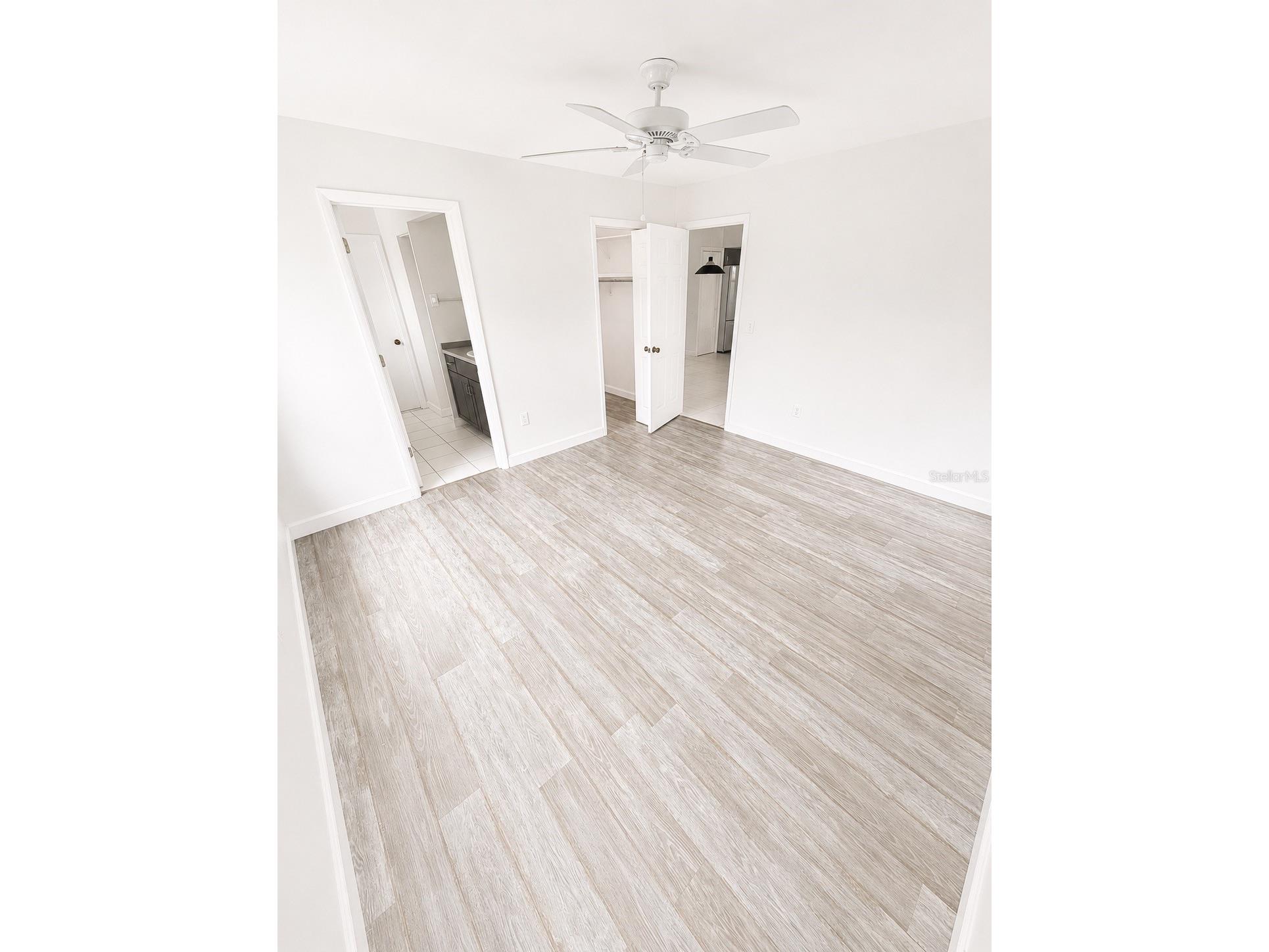 2428 Linwood Drive Sarasota FL 34232 A4699204 image10